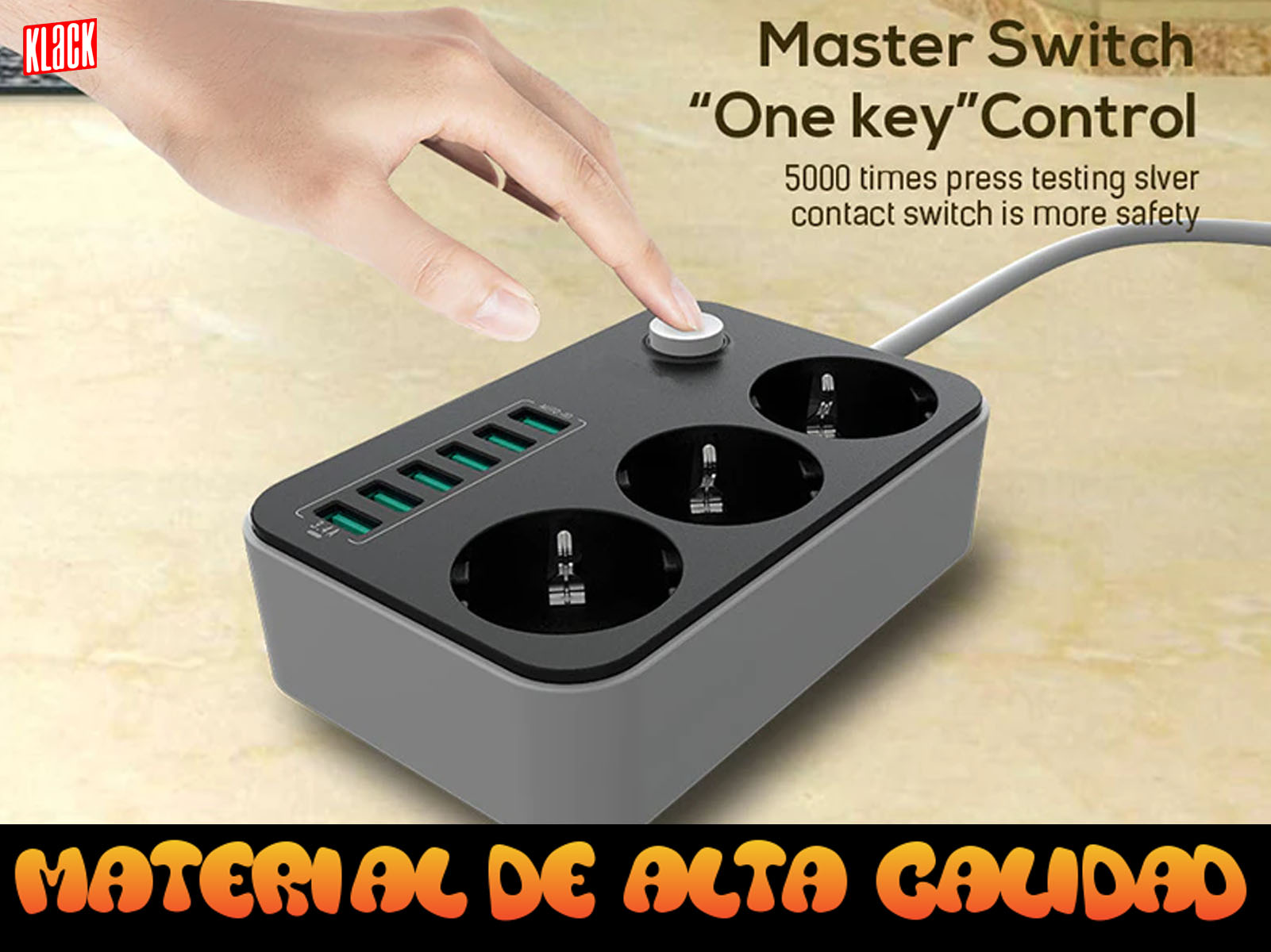 Regleta con múltiples puertos USB. Mano pulsando un botón superior. Texto en español.