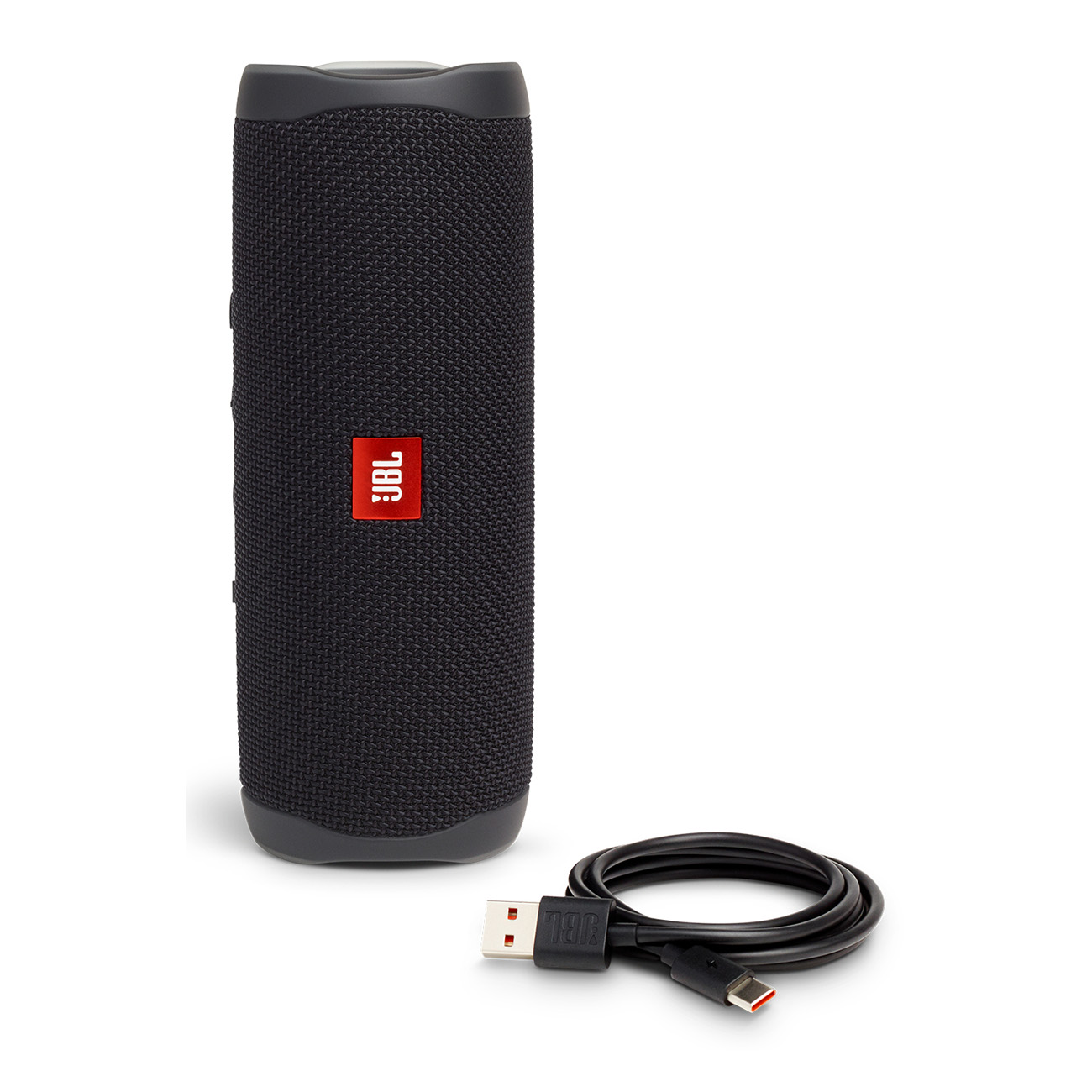 Schwarzer JBL-Lautsprecher mit rotem JBL-Logo und schwarzem USB-Kabel.