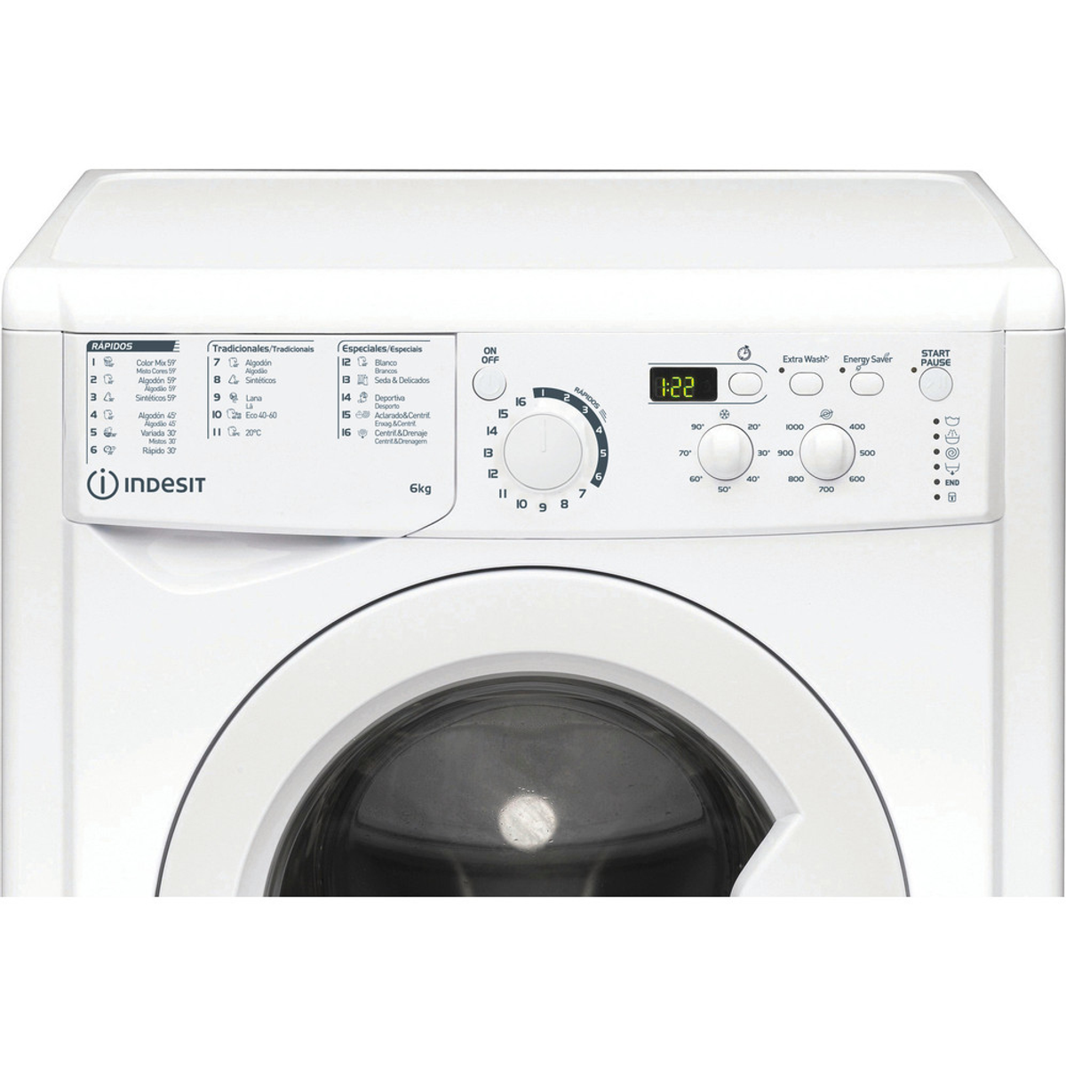 Una lavadora Indesit blanca con panel de control y pantalla digital.