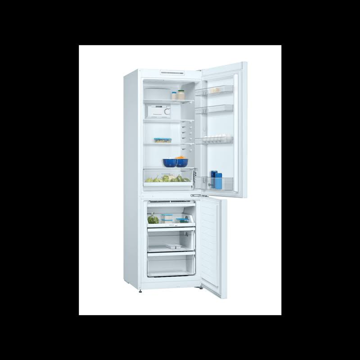 Refrigerador blanco, puertas abiertas. Interior con estantes, cajones y contenido. Fondo blanco.