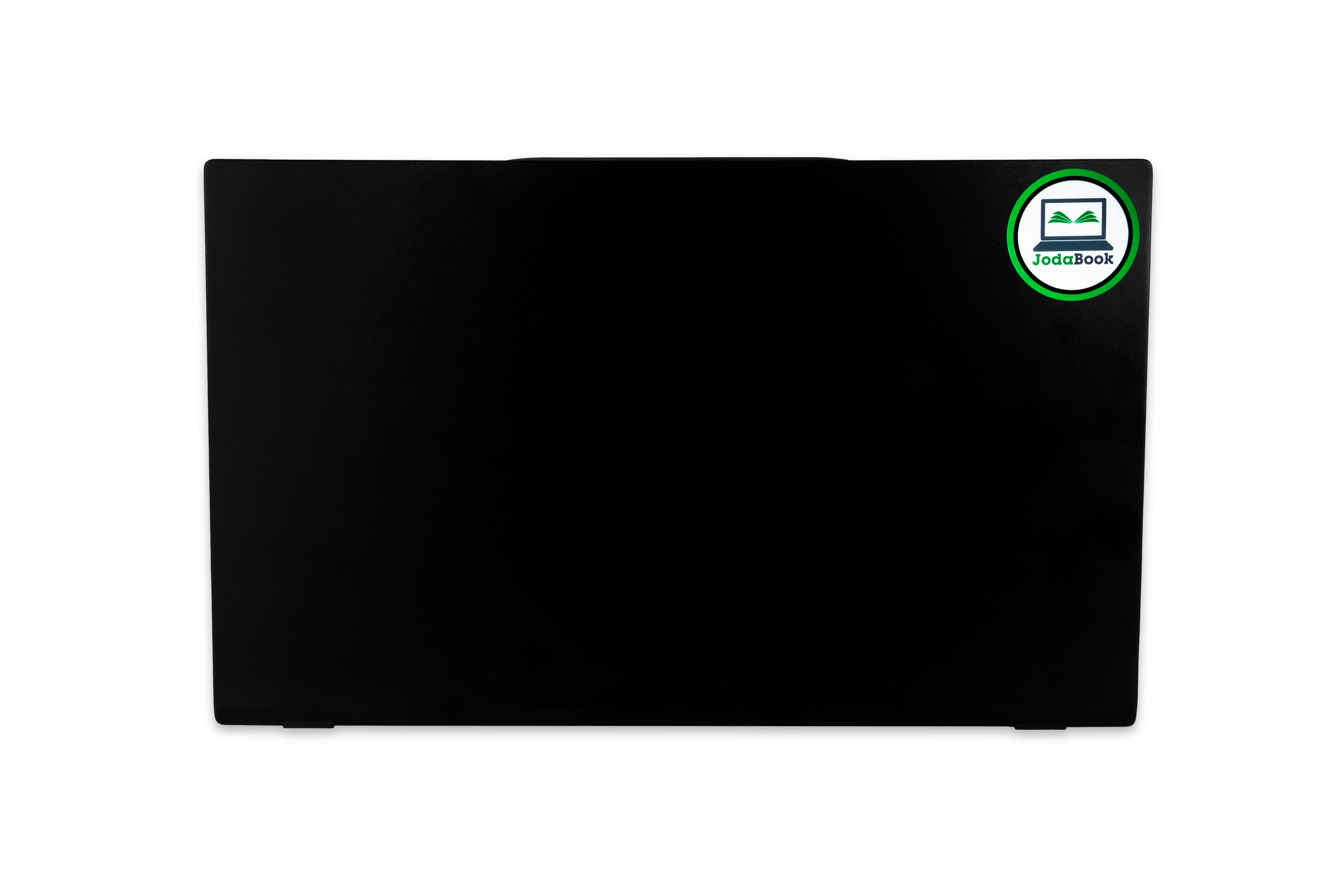 Schwarzer Laptopdeckel mit grünem Logo. Der Deckel ist schlicht schwarz, das Logo rechts oben.