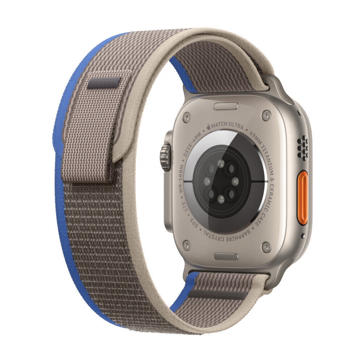 Eine silberne Apple Watch Ultra an einem beige-blauen Armband. Die Rückseite der Uhr ist sichtbar.