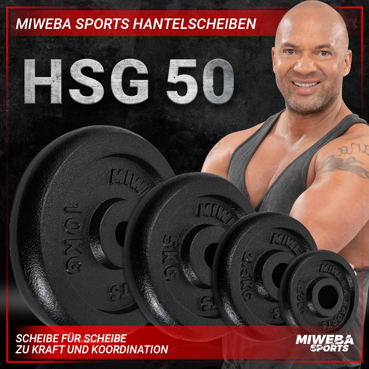 Ein Mann lächelt neben verschiedenen schwarzen Hantelscheiben. Text: HSG 50, Miweba Sports.