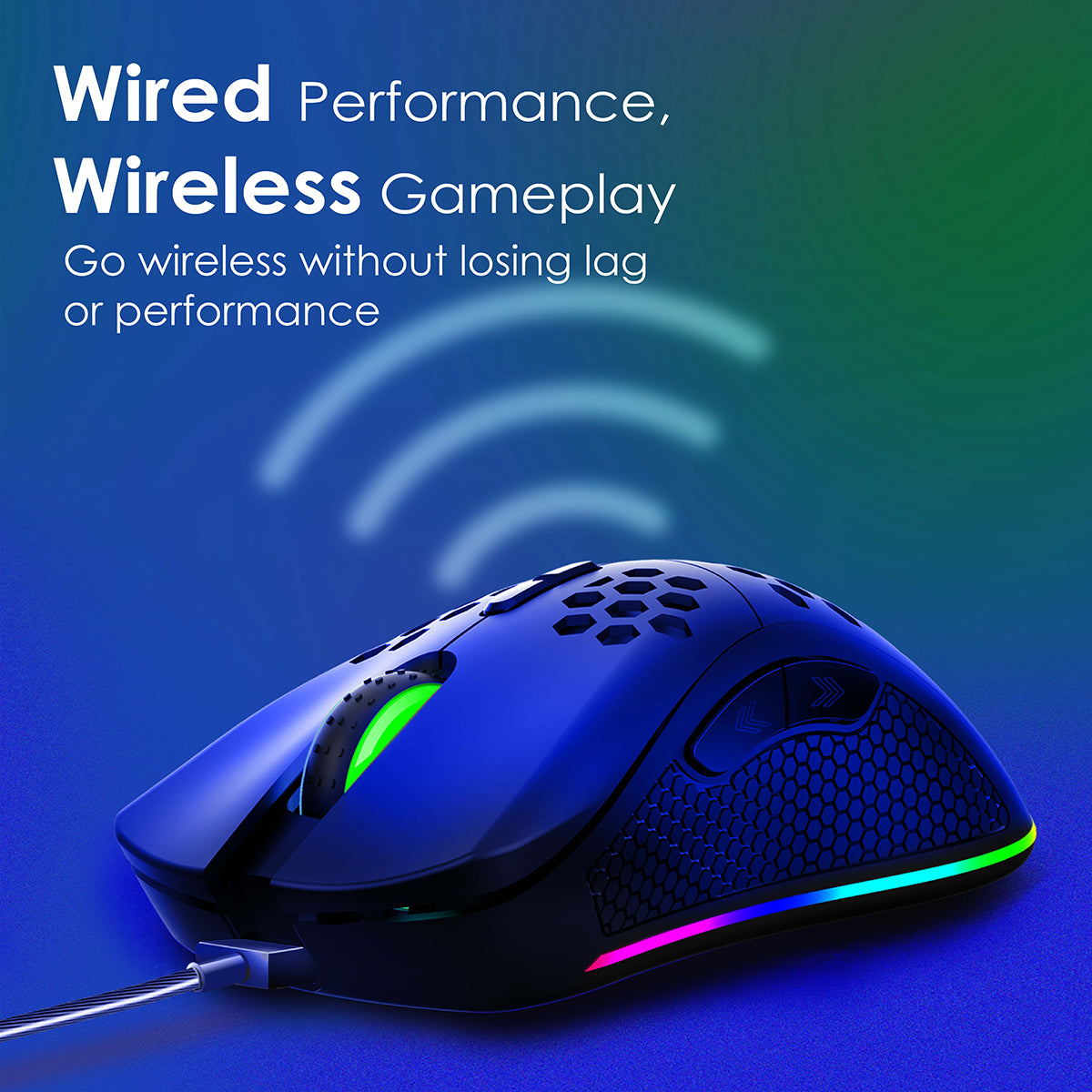 Mouse da gioco nero e blu con bordi illuminati. Sfondo bianco. Connessione cablata.