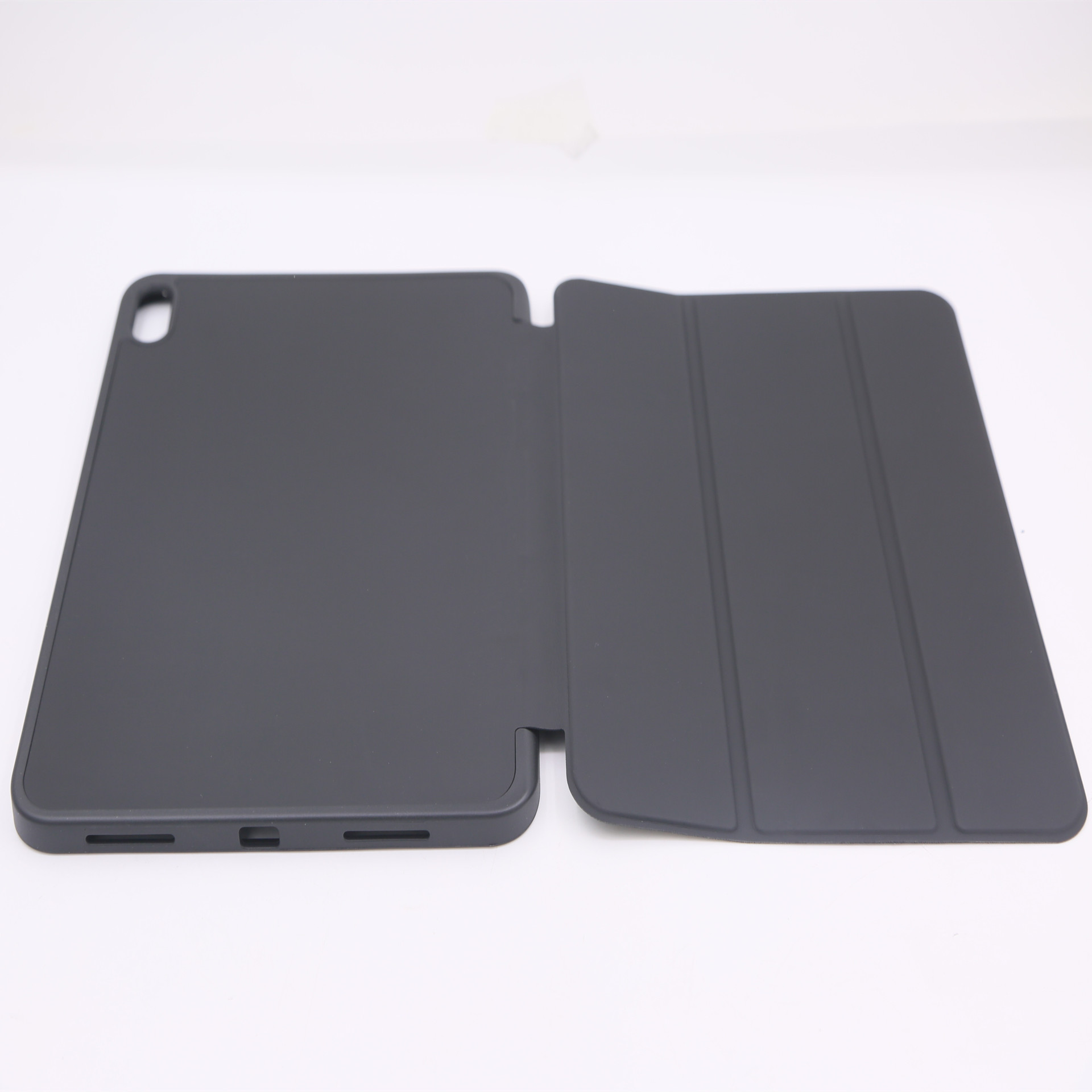 Custodia per tablet grigio scuro, aperta, che mostra l'interno.