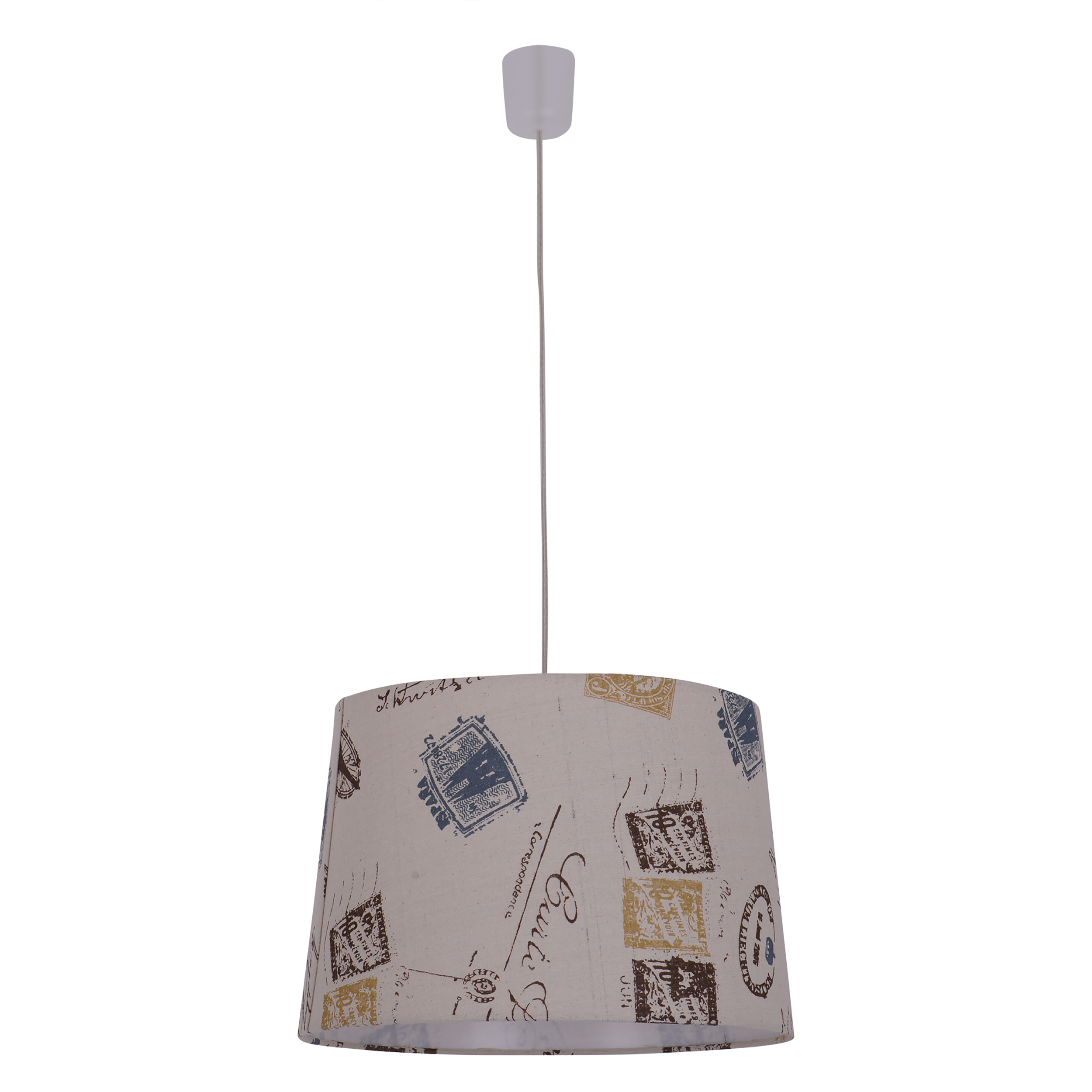 Ein beiger Lampenschirm mit Briefmarkendesigns hängt von der Decke.