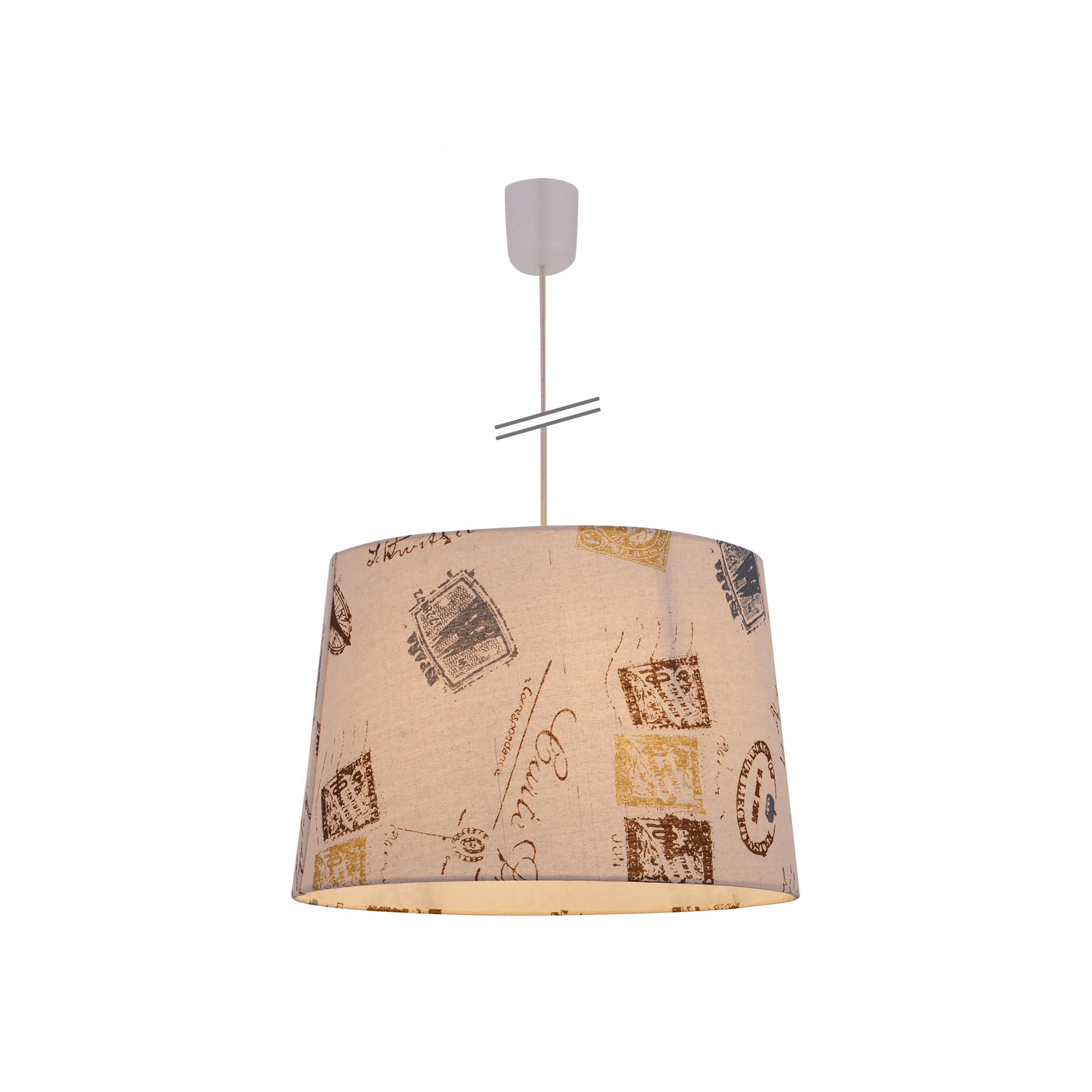 Eine Deckenlampe mit einem Lampenschirm aus Stoff, bedruckt mit Stempeln und Text.