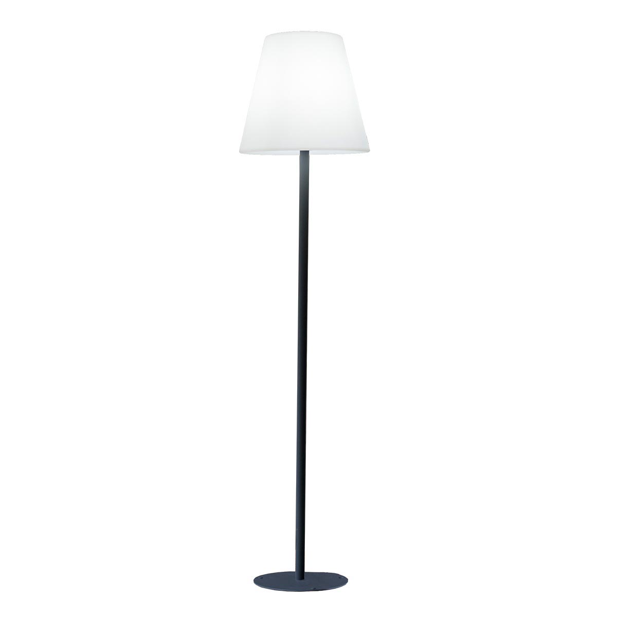 Schwarze Stehlampe mit weißem Lampenschirm. Der Fuß ist kreisförmig.