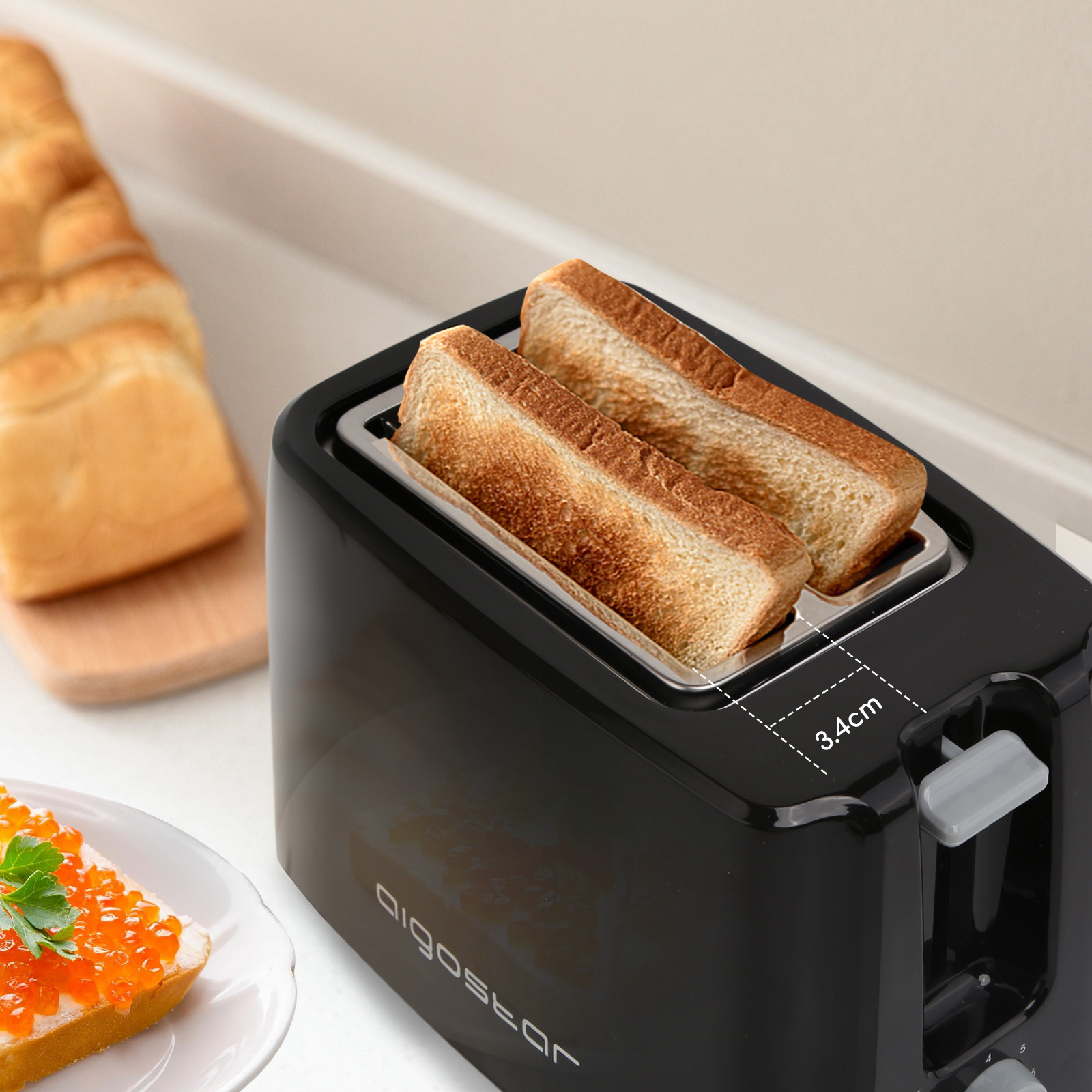 Schwarzer Toaster mit zwei Toastbrotscheiben, mit Messung.
