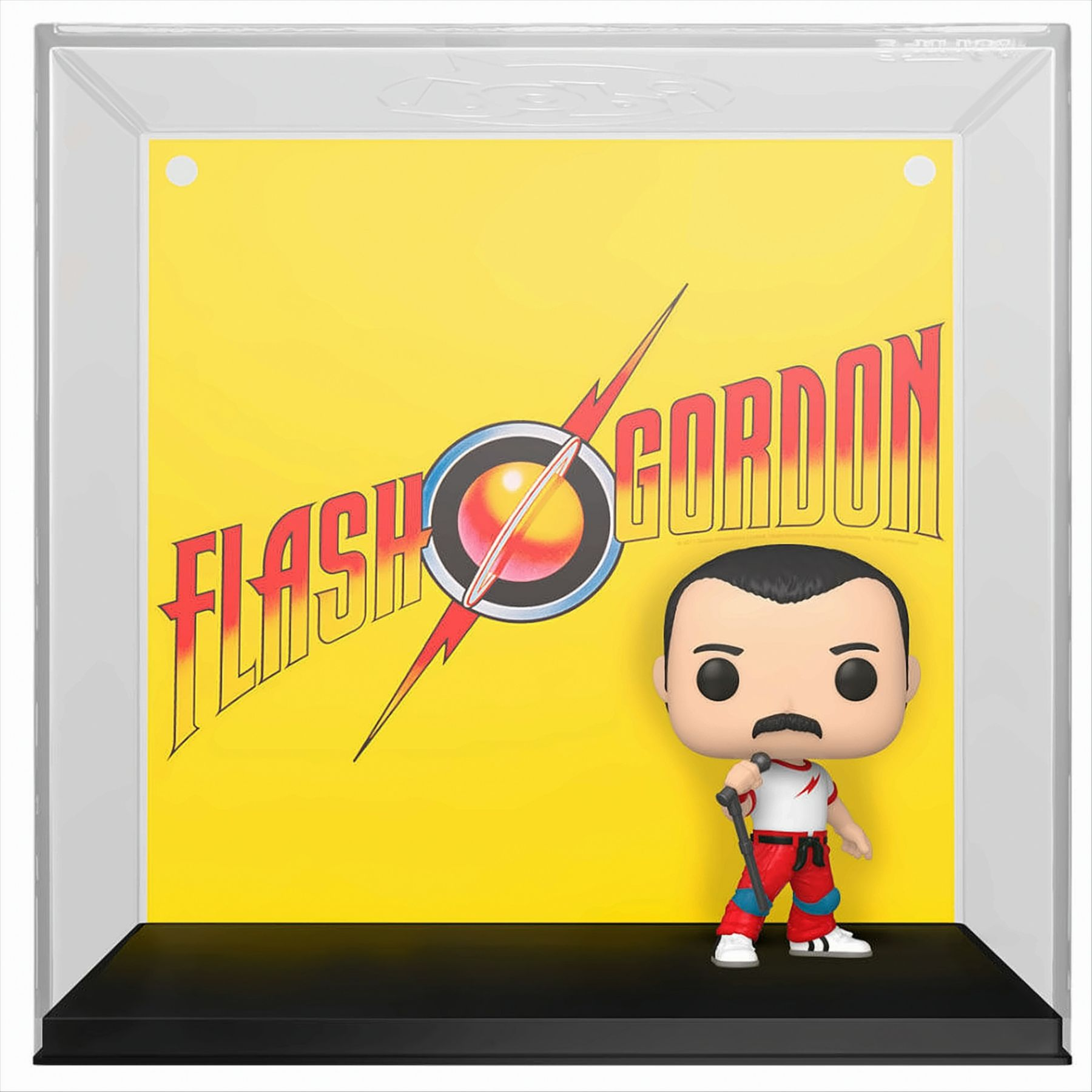 Funko Pop van Freddie Mercury in een vitrine. Gele achtergrond met Flash Gordon logo.