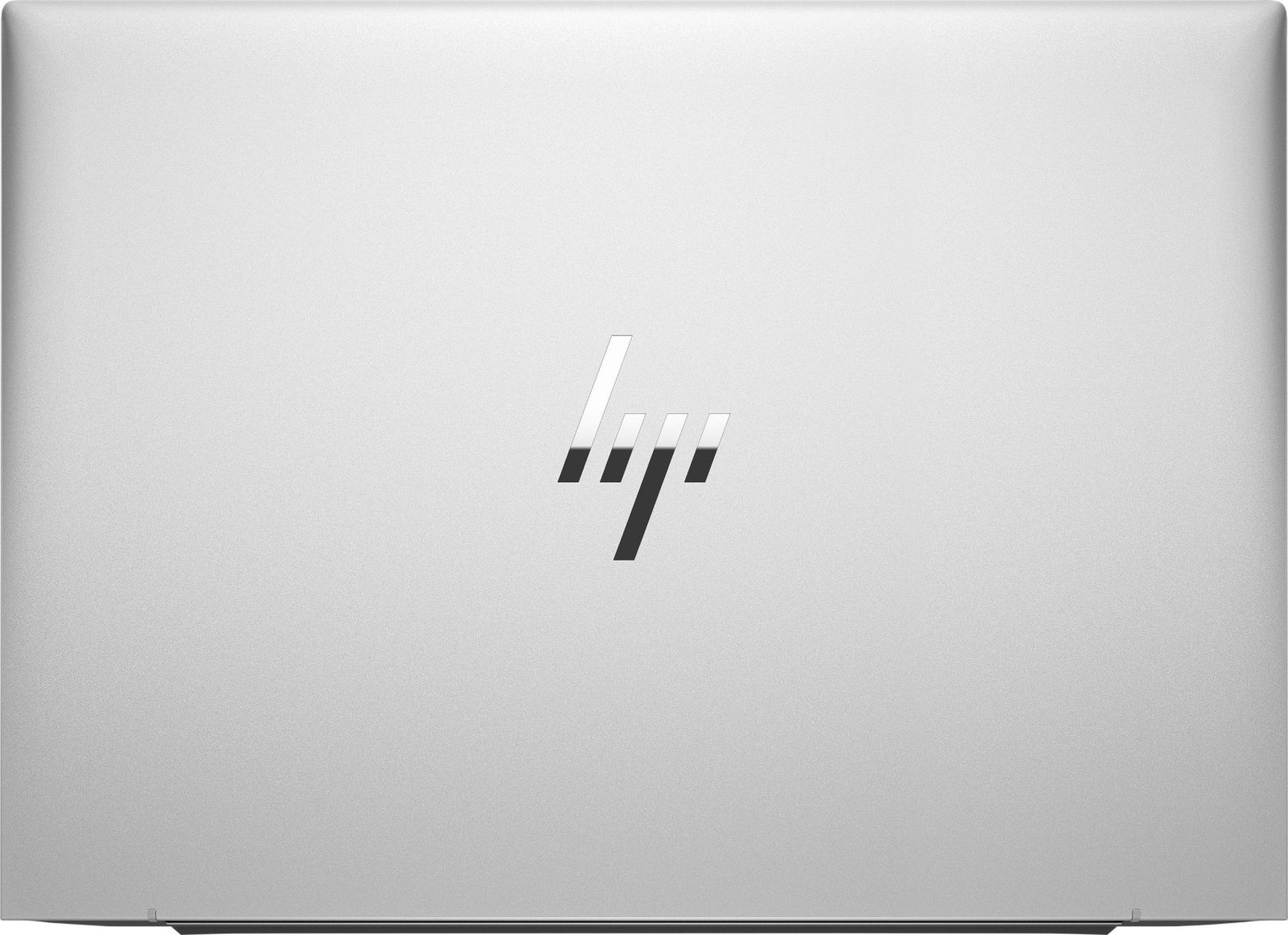 Srebrny laptop, zamknięty, z widocznym logo HP.