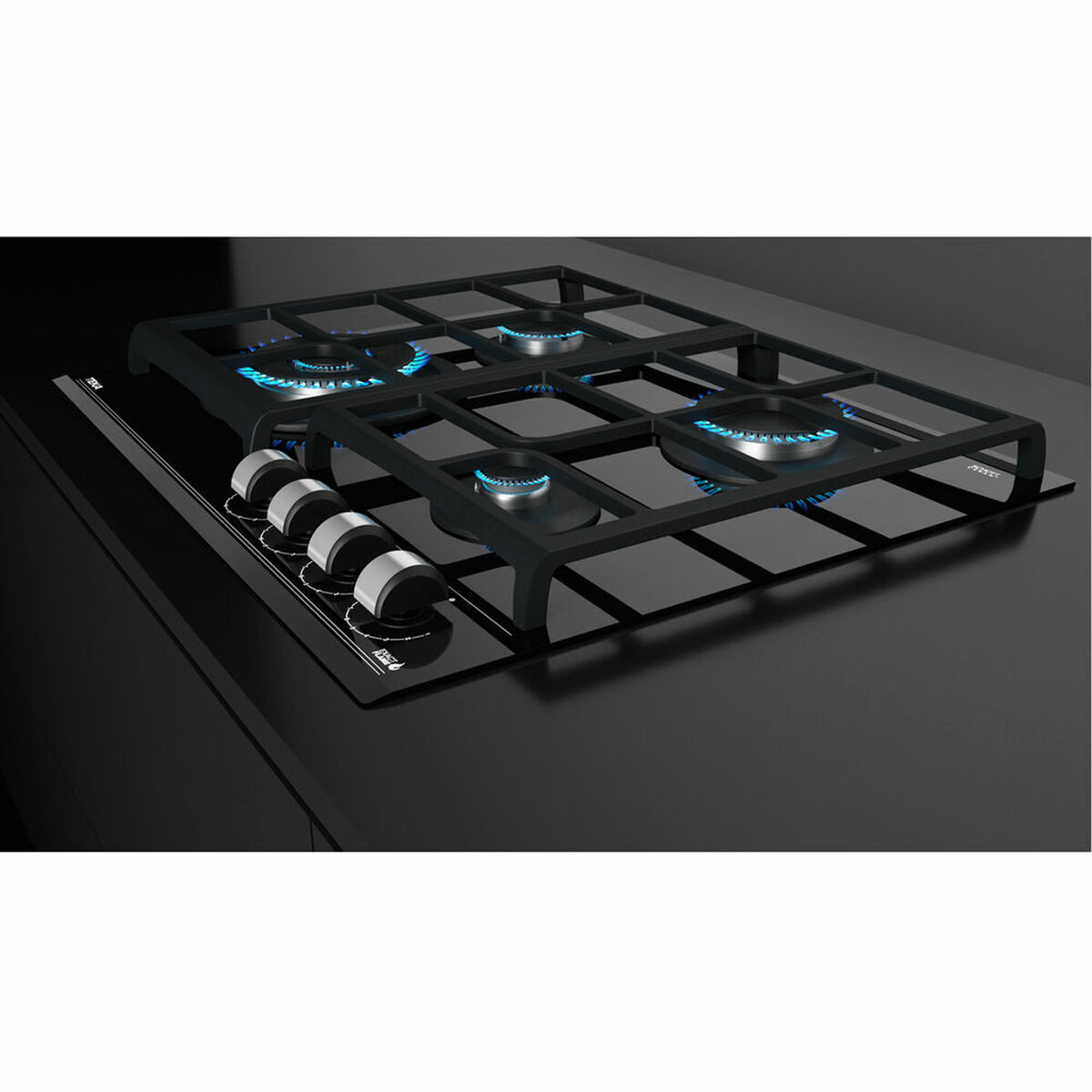 Kuchenka gazowa z czterema palnikami, niebieskimi płomieniami i srebrnymi pokrętłami na czarnej powierzchni.