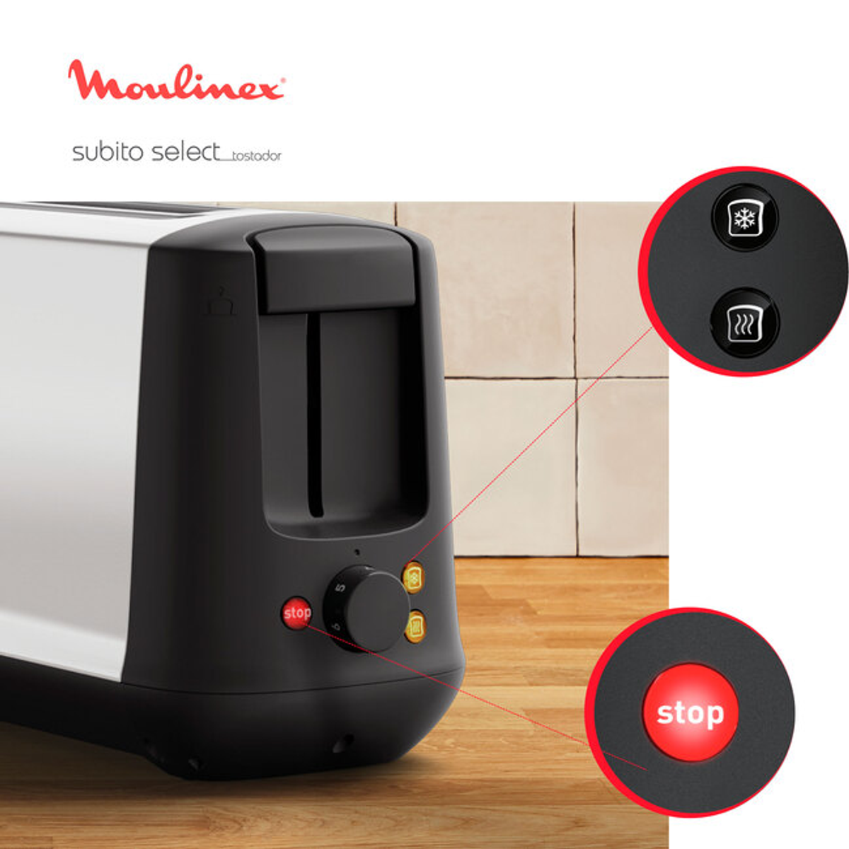 Ein schwarzer und silberner Toaster mit rotem Stoppknopf und Drehreglern.