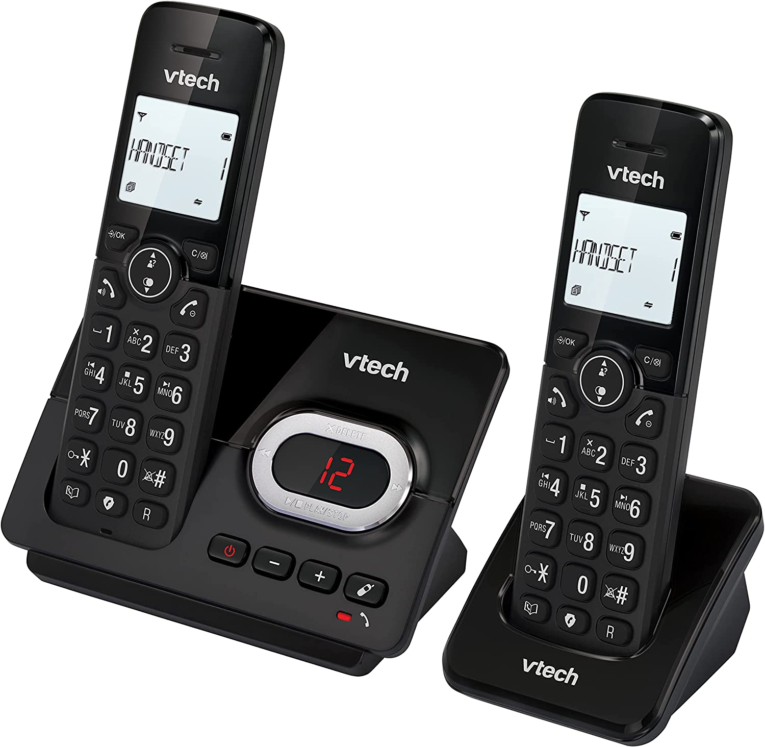 Zwei schnurlose Telefone von Vtech mit Basisstation. Ein Telefon auf der Basis. Weißer Hintergrund.
