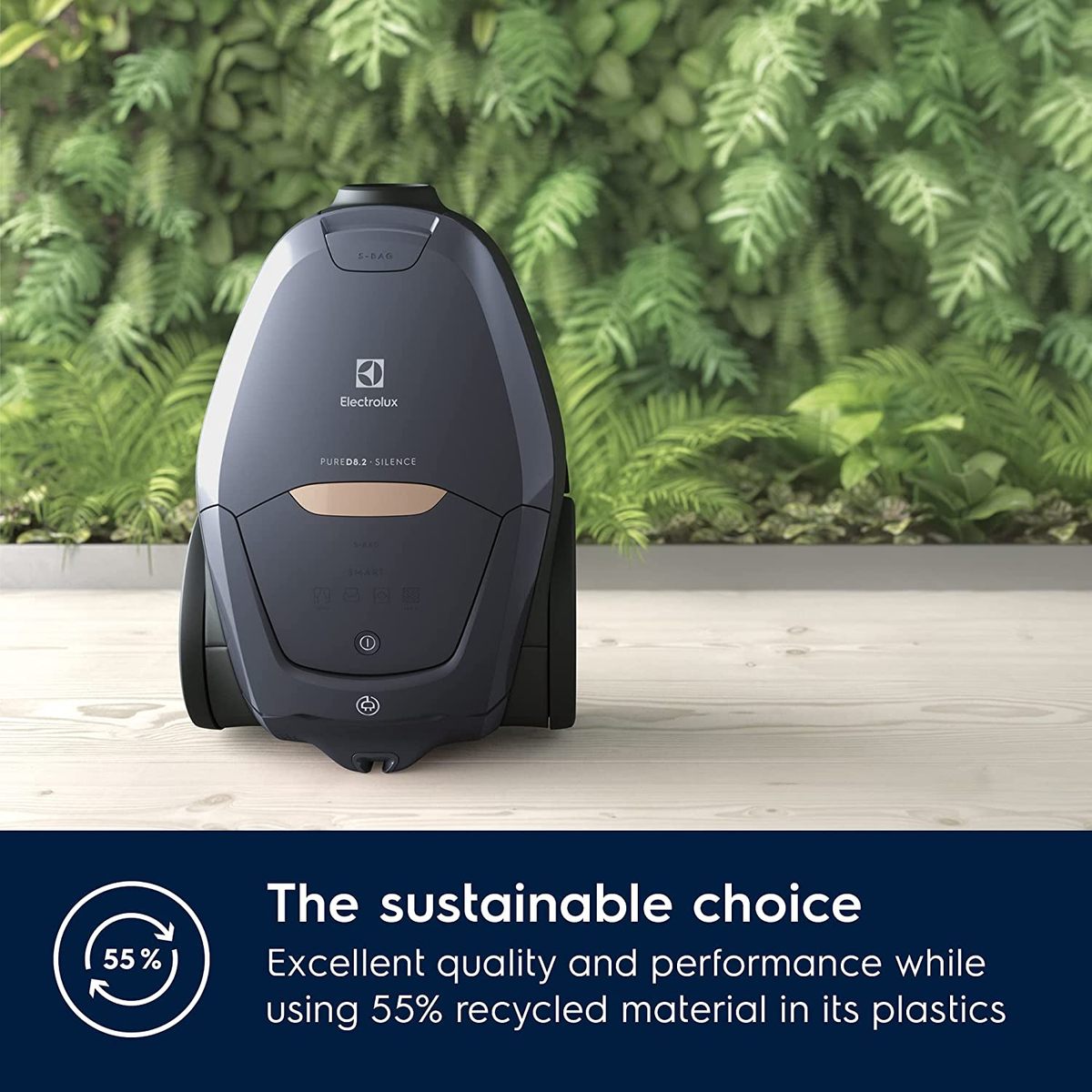 Ciemnoszary odkurzacz z logo Electrolux na zielonym tle.