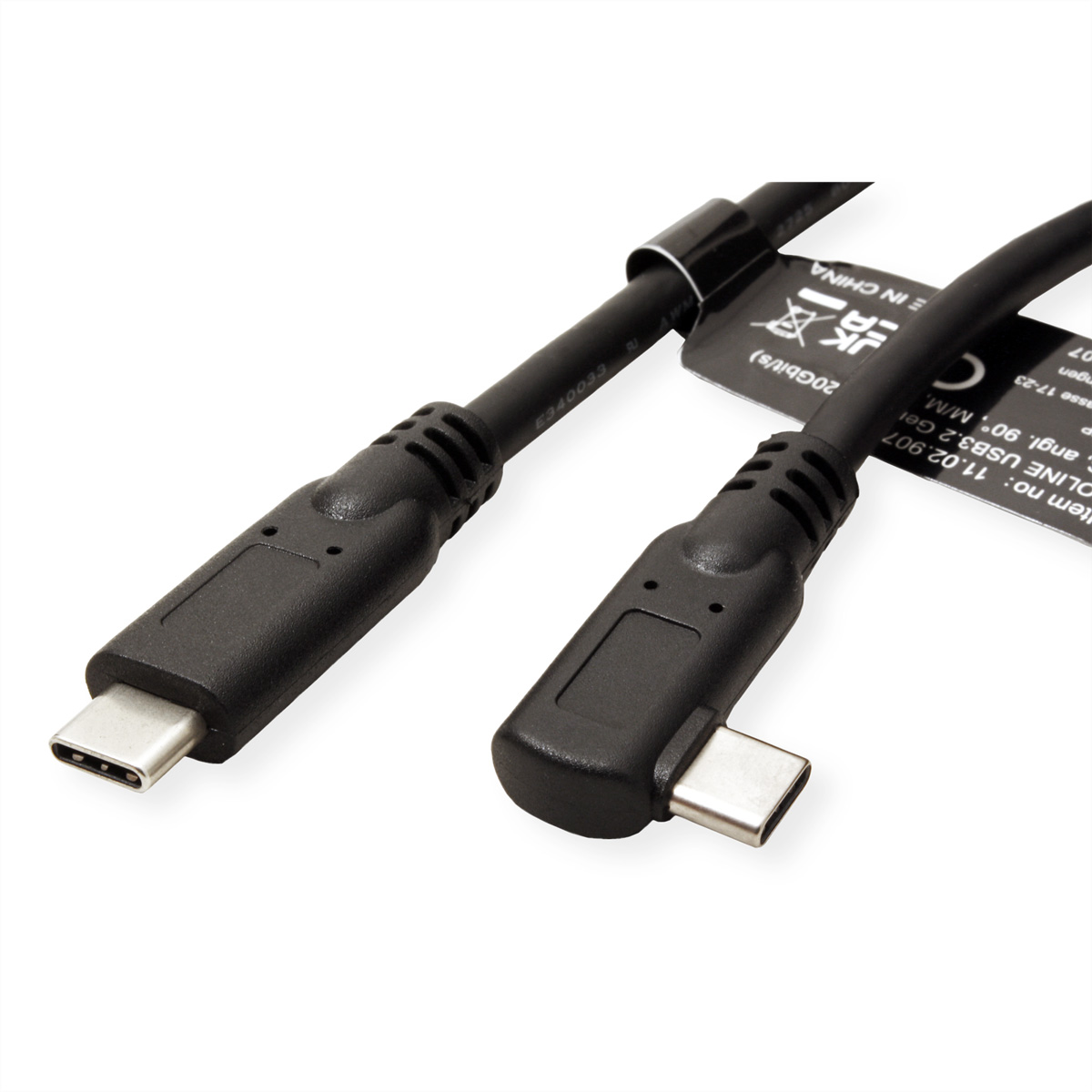 Zwei schwarze USB-C-Kabel. Eines mit einem 90-Grad-Winkel. Weißer Hintergrund. Schwarzes Etikett mit Text.