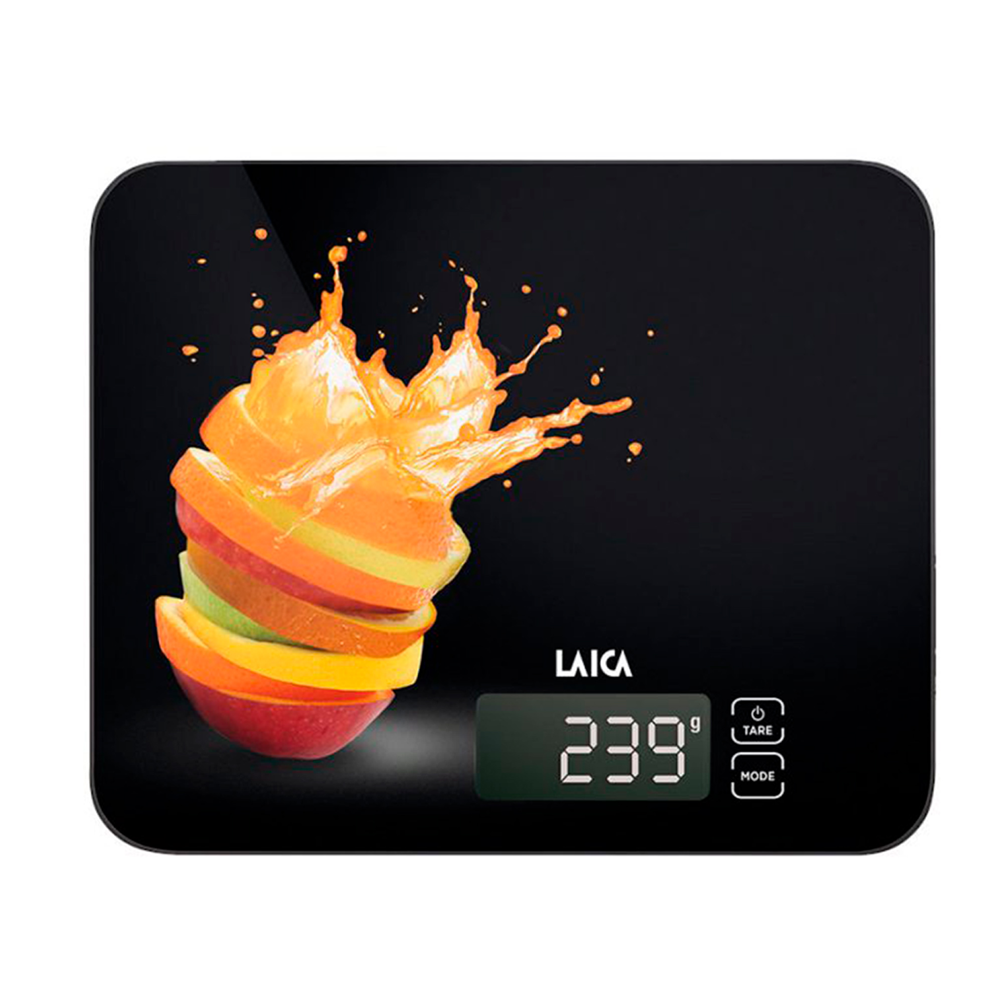 Balanza de cocina digital con rodajas de fruta y salpicaduras de jugo en negro.