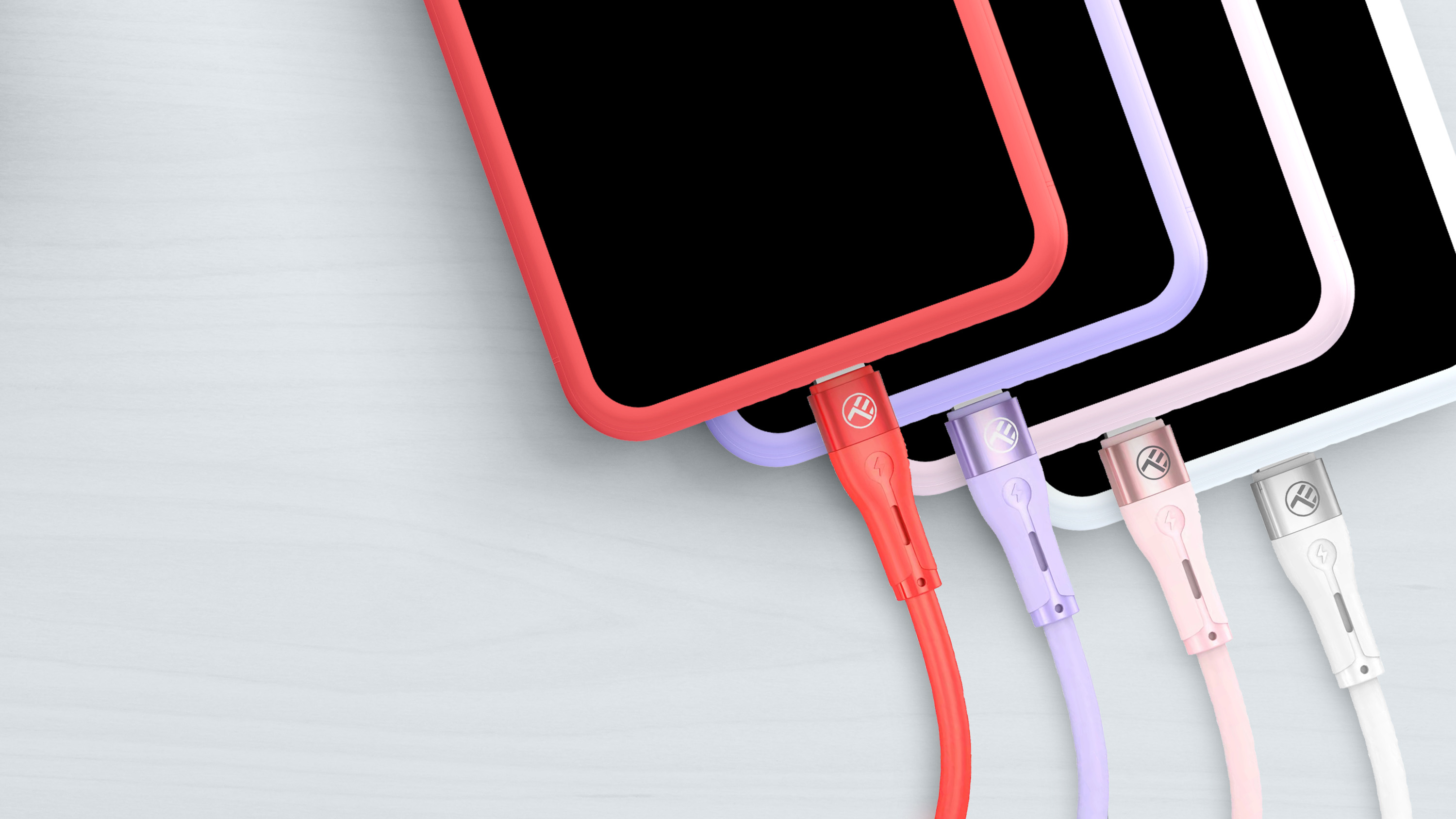 Smartfony podłączone do kabli ładujących, każdy z różnokolorowymi złączami USB-C.