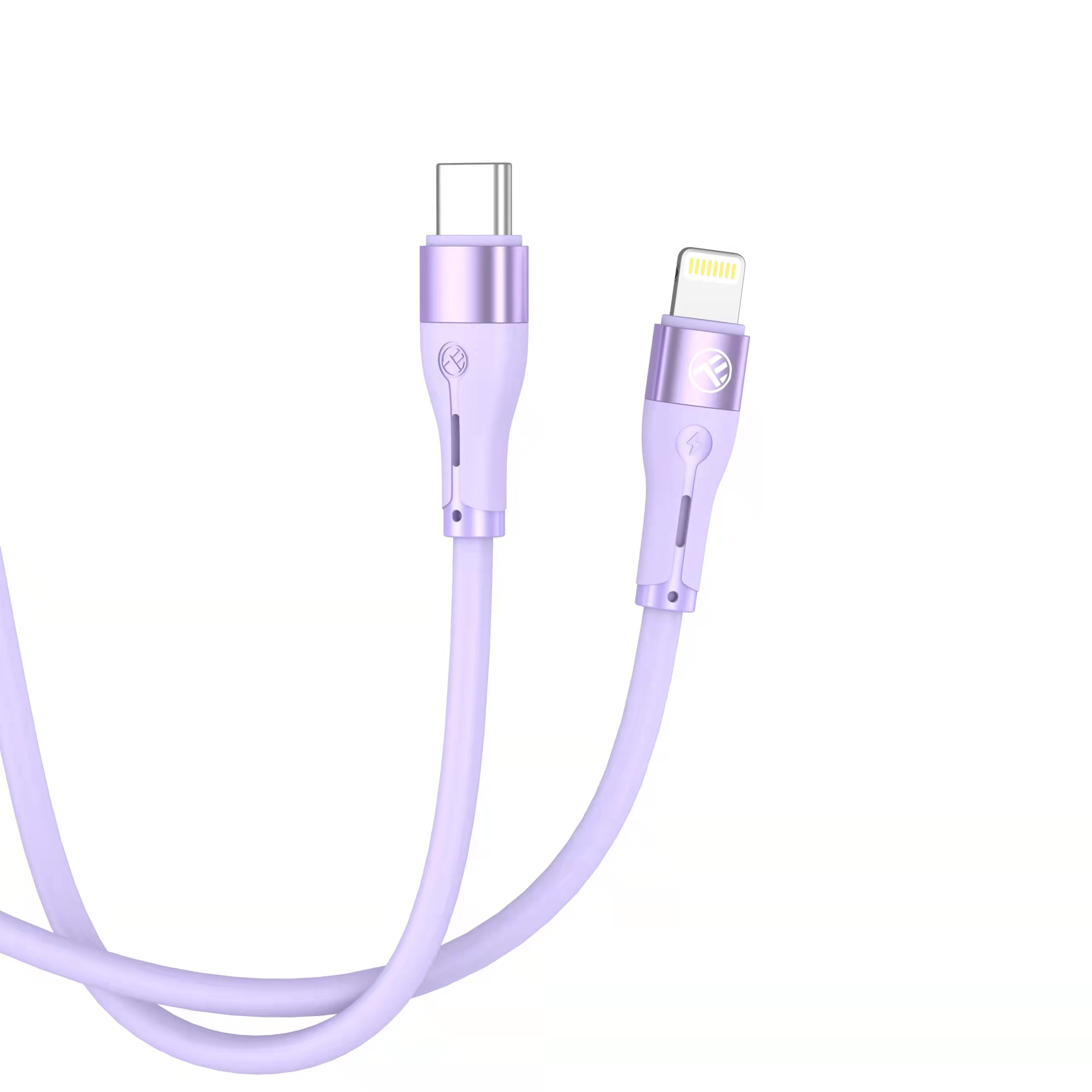 Fioletowy kabel USB-C do Lightning. Widoczne złącza, fioletowy kabel.