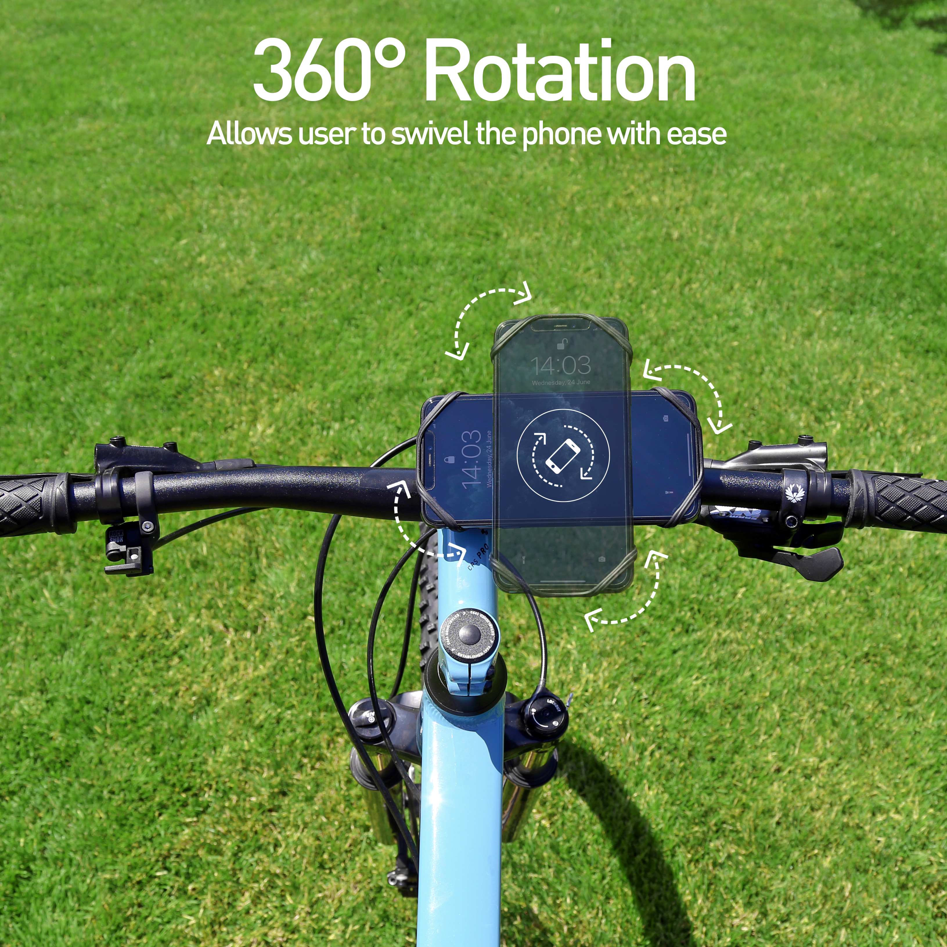 Uchwyt na telefon na rowerze. Zielone tło trawy. Ekran telefonu pokazuje mapę.