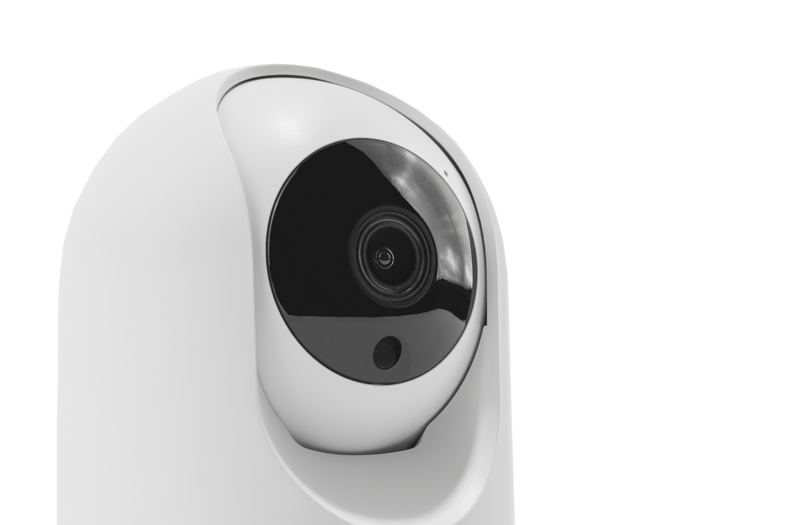 Biała kamera bezpieczeństwa z czarnym obiektywem, lekko pochylona.
