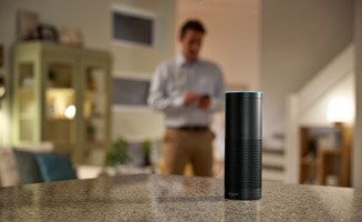 “Alexa, schalte auf Entspannungsmodus im Wohnzimmer.”