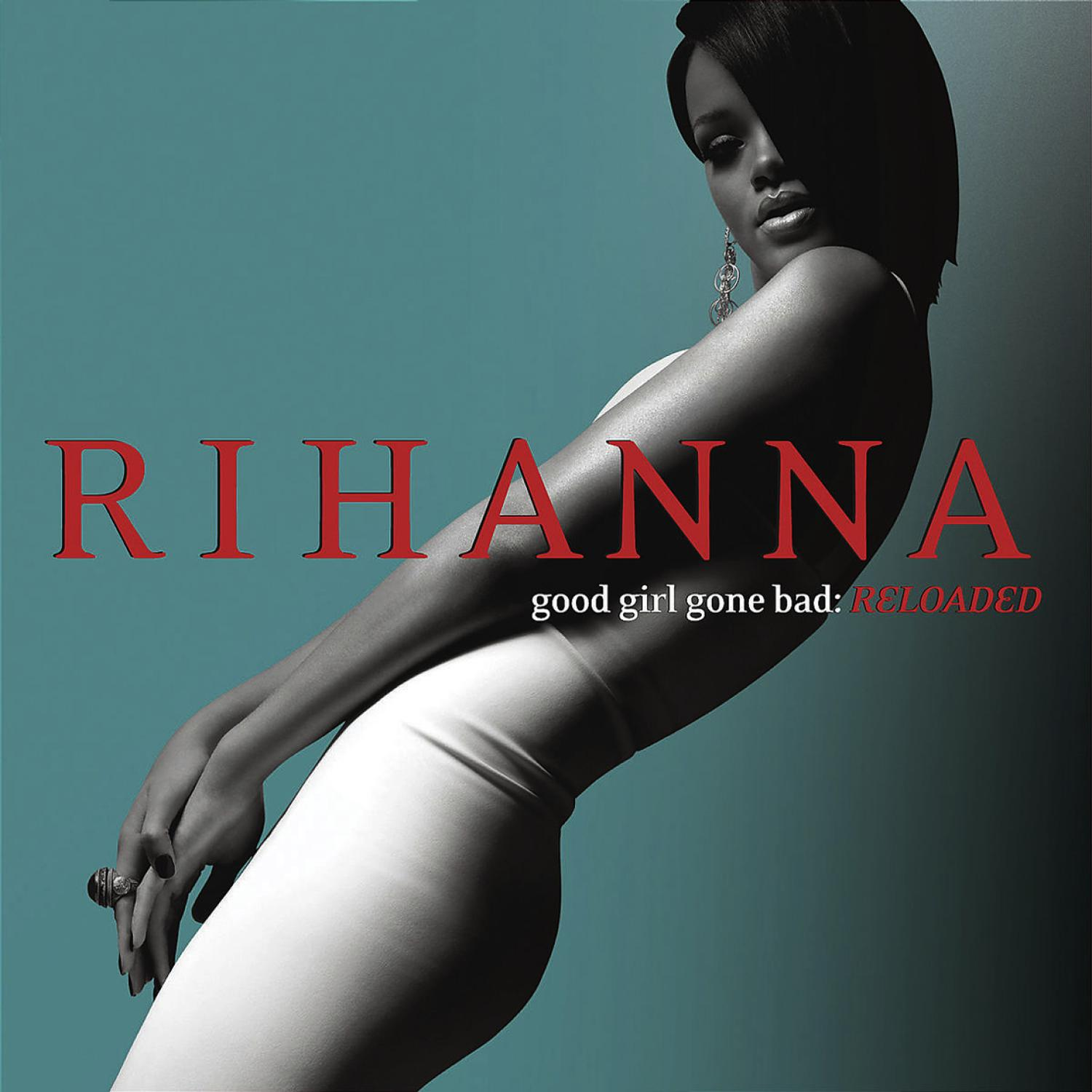 Rihanna in een witte jurk, met rode tekst 'RIHANNA'.