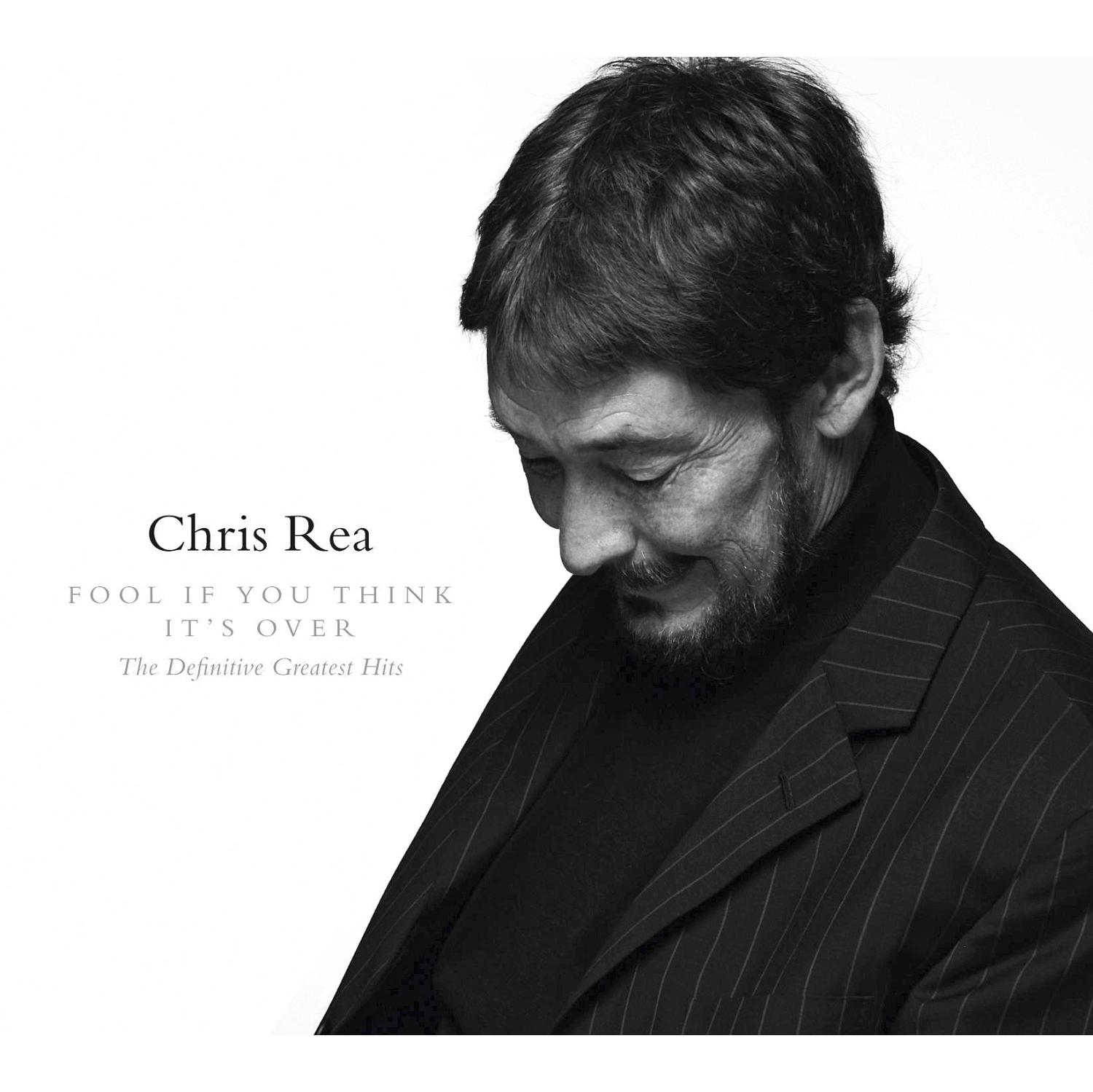 Albumcover: Chris Rea. Ein Schwarzweißbild eines Mannes, der nach unten schaut. Der Titel ist sichtbar.
