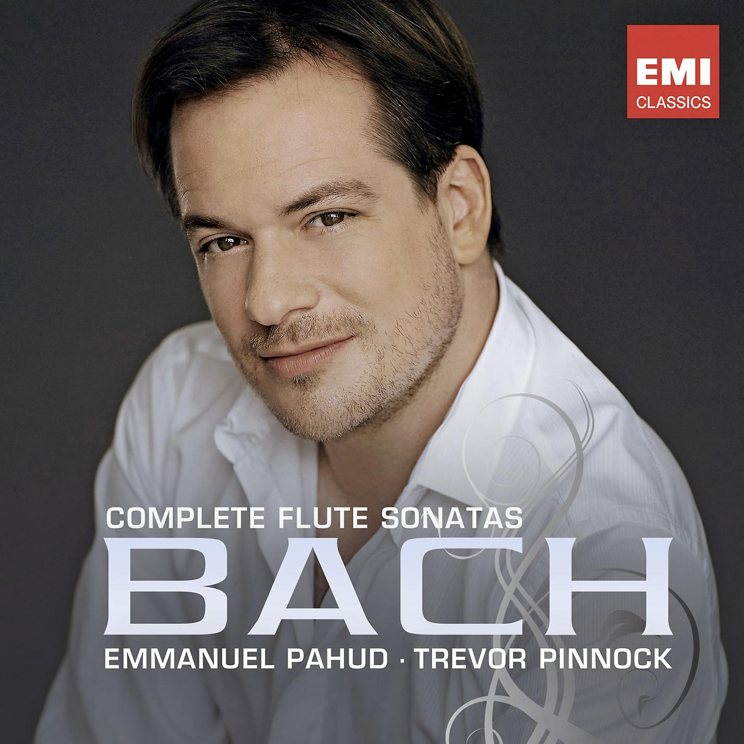Ein Mann in weißem Hemd ist auf einem CD-Cover und der Titel lautet Bach, Complete Flute Sonatas.