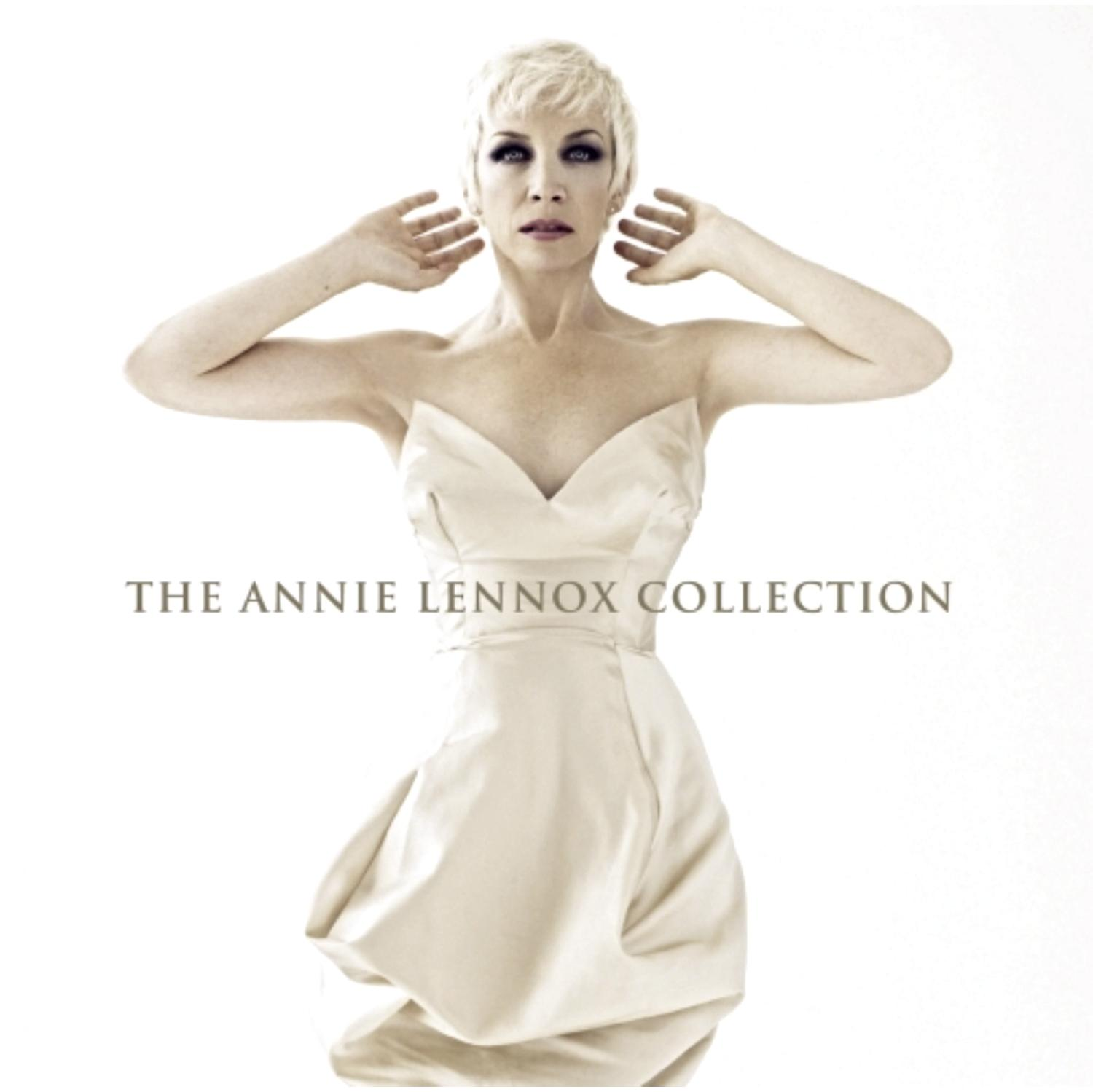 Albumcover: Annie Lennox in weißem Kleid, Arme erhoben, mit Titel 'The Annie Lennox Collection'.