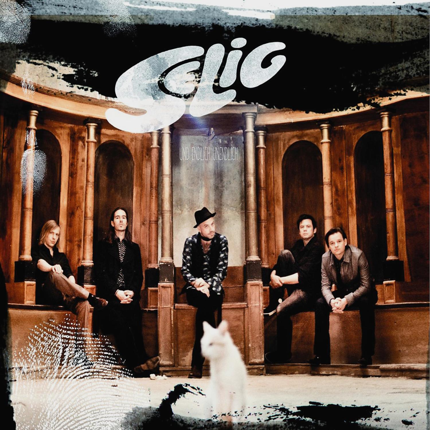 Ein Albumcover mit der Band Selig, mit den Bandmitgliedern und einem weißen Hund.