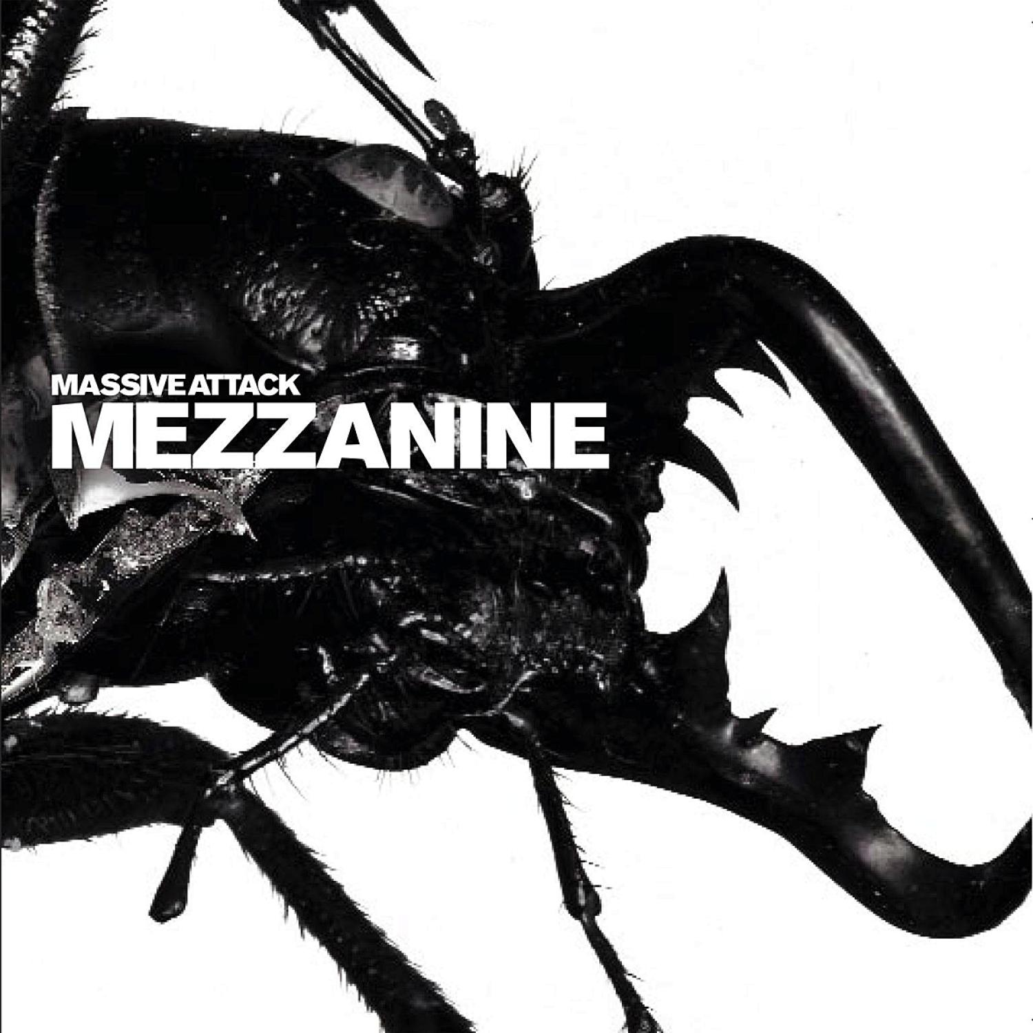 Pochette d'album : Gros plan sur un scarabée noir. Fond blanc. Texte : Massive Attack, Mezzanine.