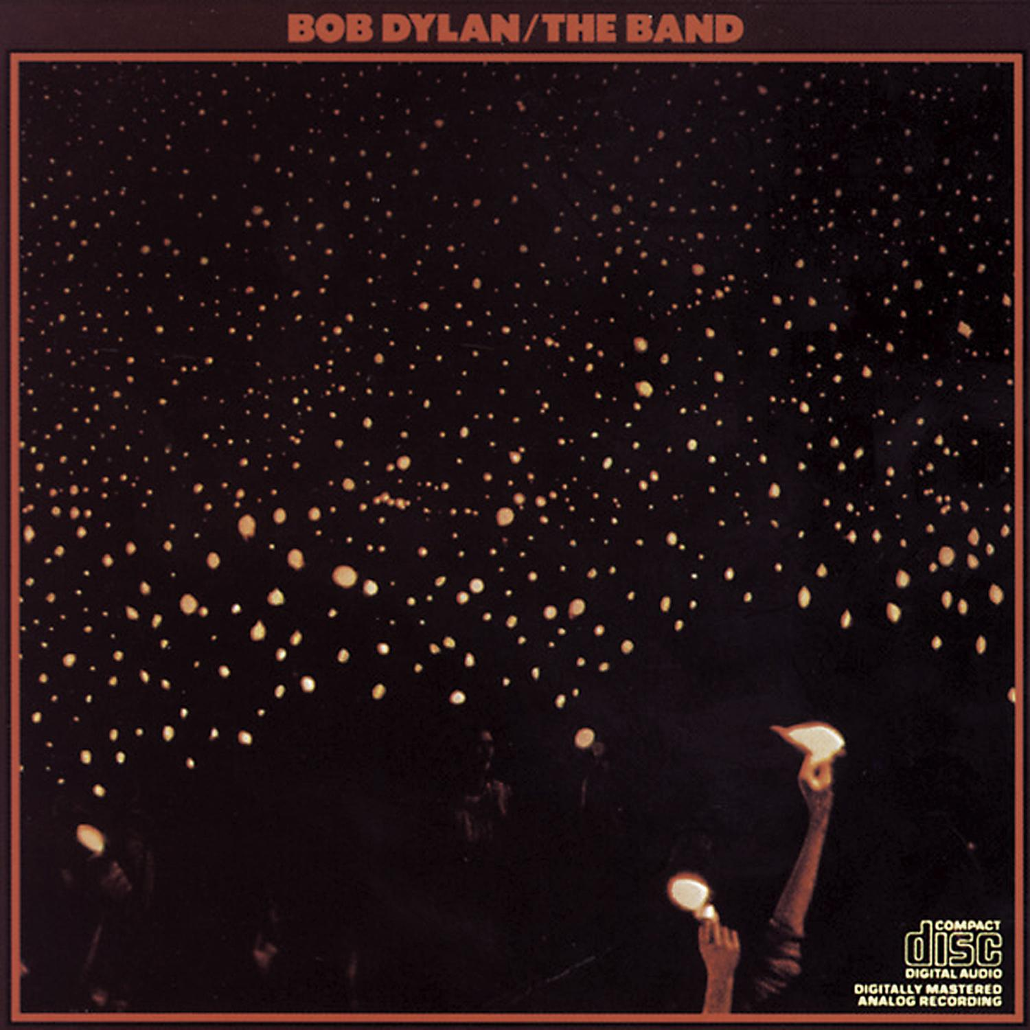 Albumcover mit Menschen, die Lichter halten, dunkler Hintergrund, Bob Dylan/The Band.