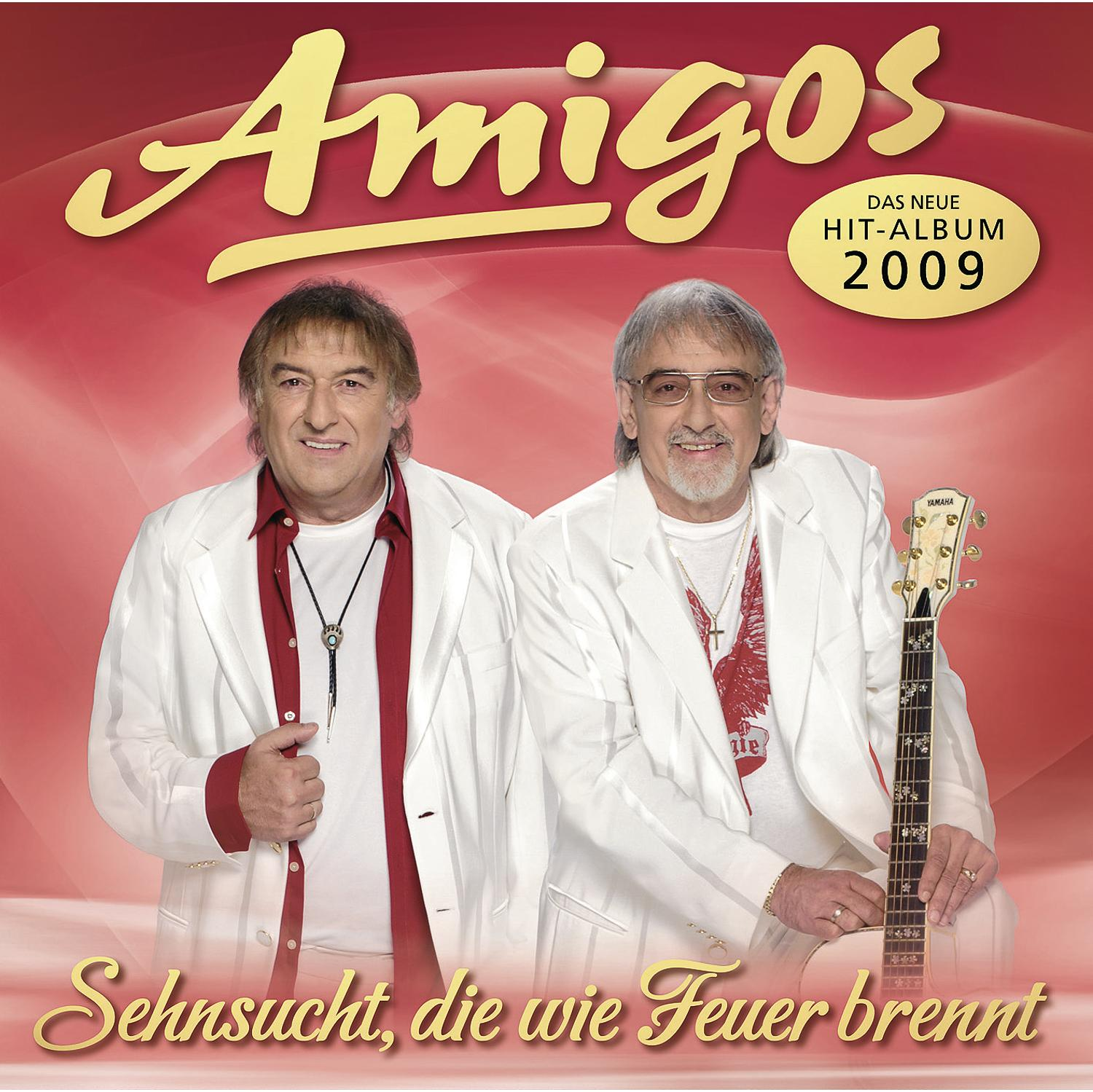 Albumcover. Zwei Männer in weißen Anzügen. Einer hält eine Gitarre. Text: Amigos, Das neue Hit-Album 2009. Titel: Sehnsucht, die wie Feuer brennt.