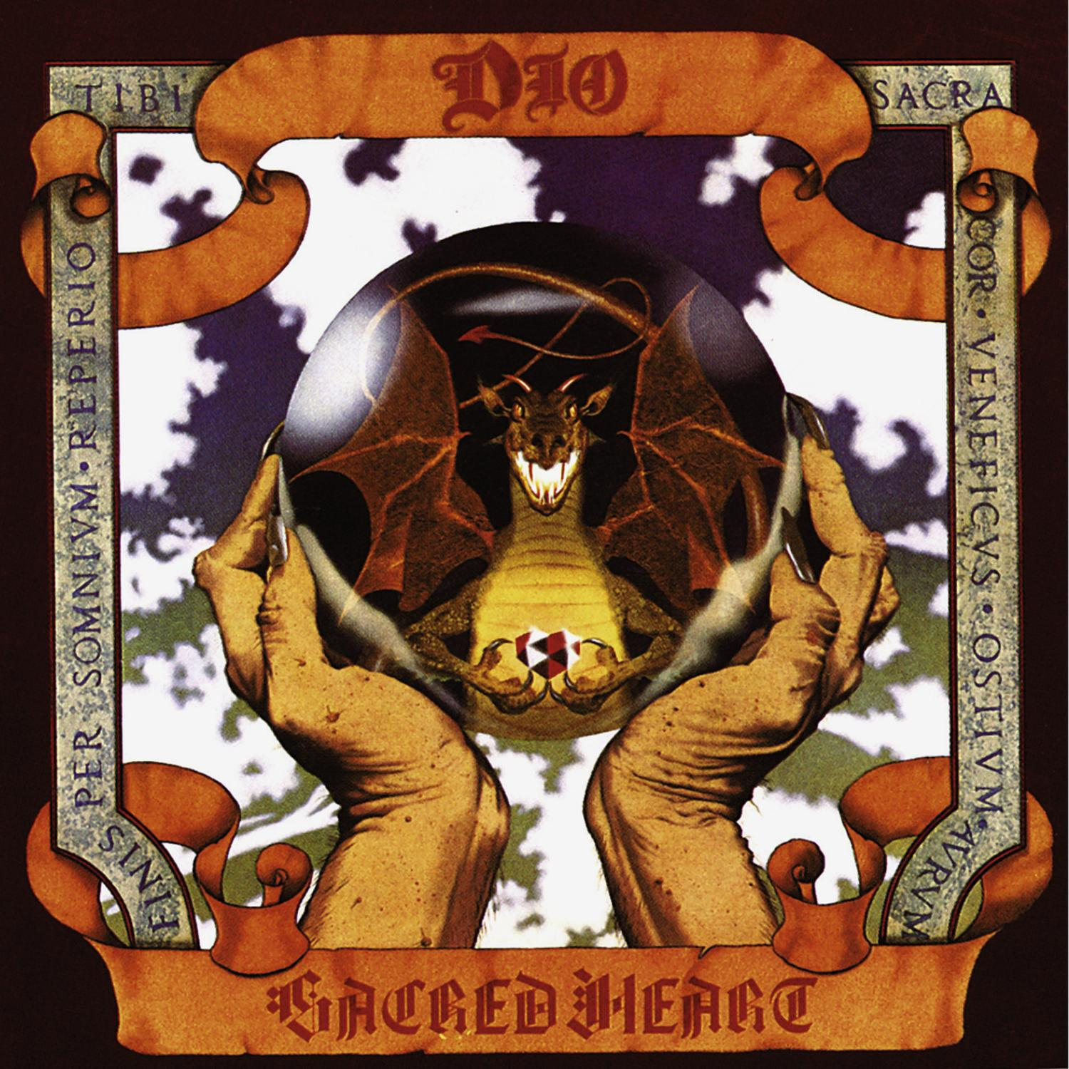 CD-Cover-Art mit Händen, die eine Kristallkugel mit einem Drachen darin halten.