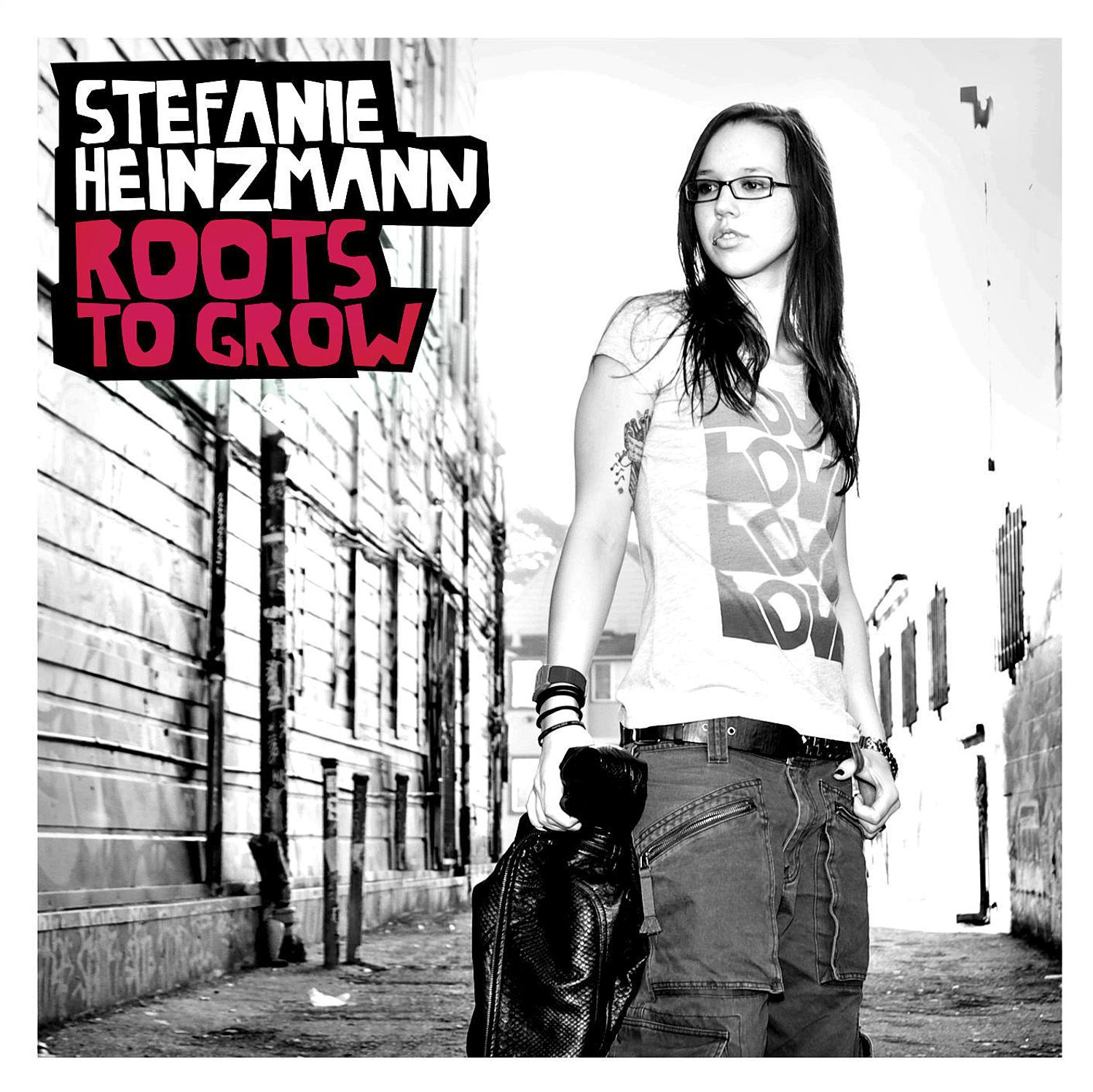 Albumcover mit Stefanie Heinzmann. Sie trägt ein Hemd und Jeans.