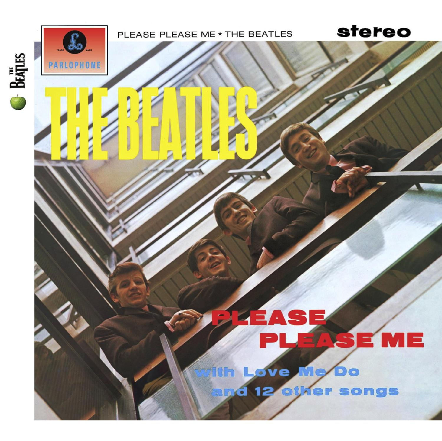 The Beatles Albumcover. Bandmitglieder in Anzügen auf einem Treppenhaus. Gelber Text oben.