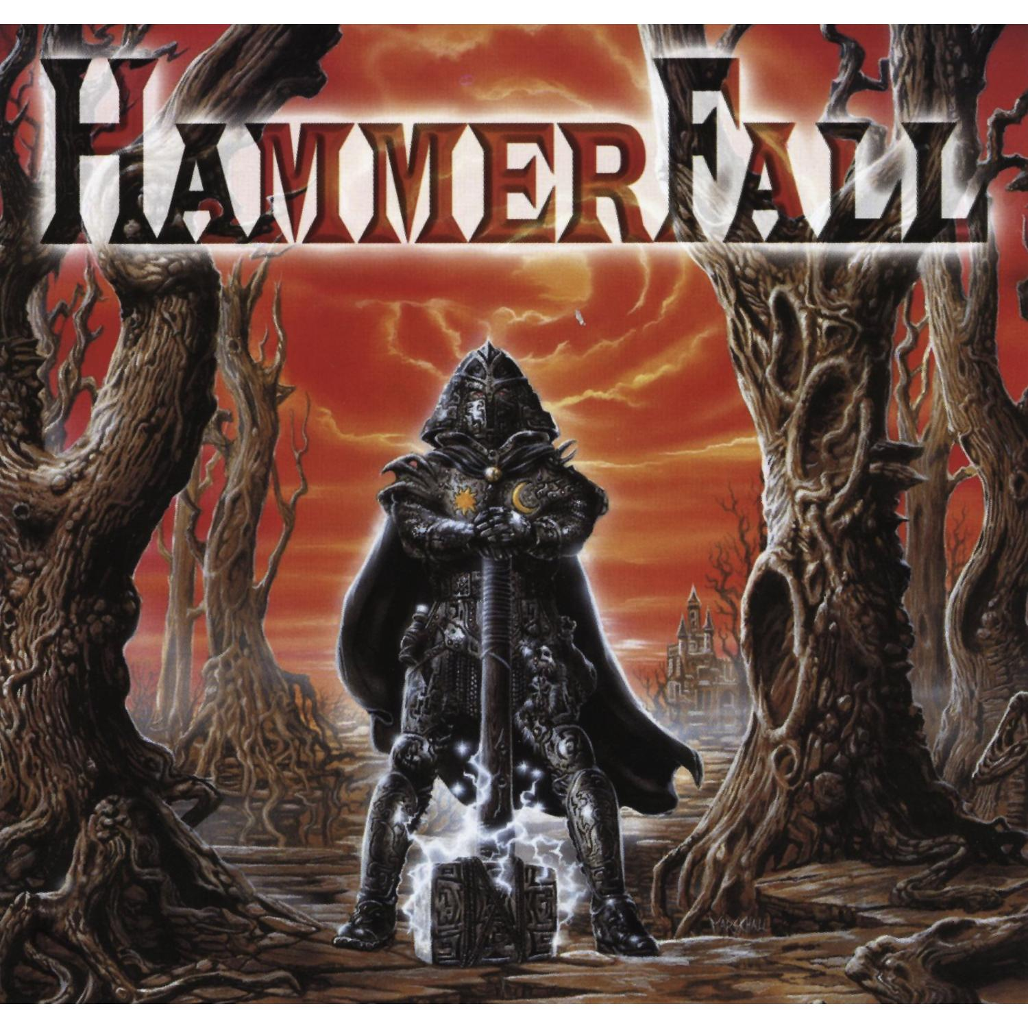 Hammerfall Albumcover. Ritter in Rüstung hält Hammer. Roter Himmel, kahle Bäume, Burg im Hintergrund.