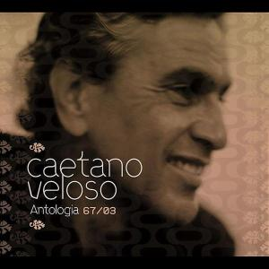 Caetano Veloso albumhoes. Een sepiafoto van de artiest, met zijn naam en albumtitel.
