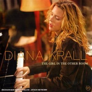 Albumcover: Diana Krall, blonde Frau spielt Klavier, Titel: The Girl in the Other Room.