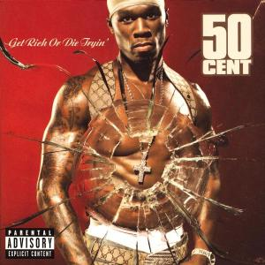 50 Cent Albumcover. Er ist ohne Hemd, mit einem Glassplittereffekt über seinem Oberkörper. Roter Hintergrund mit Text.