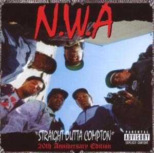 N.W.A-Albumcover. Fünf Männer schauen nach unten. Roter Text: N.W.A. Titel: Straight Outta Compton. 20th Anniversary Edition.