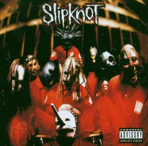 Slipknot Albumcover mit maskierten Bandmitgliedern in roten Overalls.