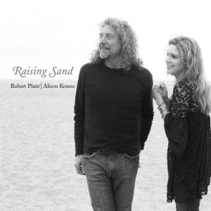 Albumcover: Robert Plant und Alison Krauss, in Graustufen, schauen weg.
