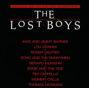 Albumcover mit Text. Der Titel lautet "The Lost Boys" und enthält Künstlernamen.