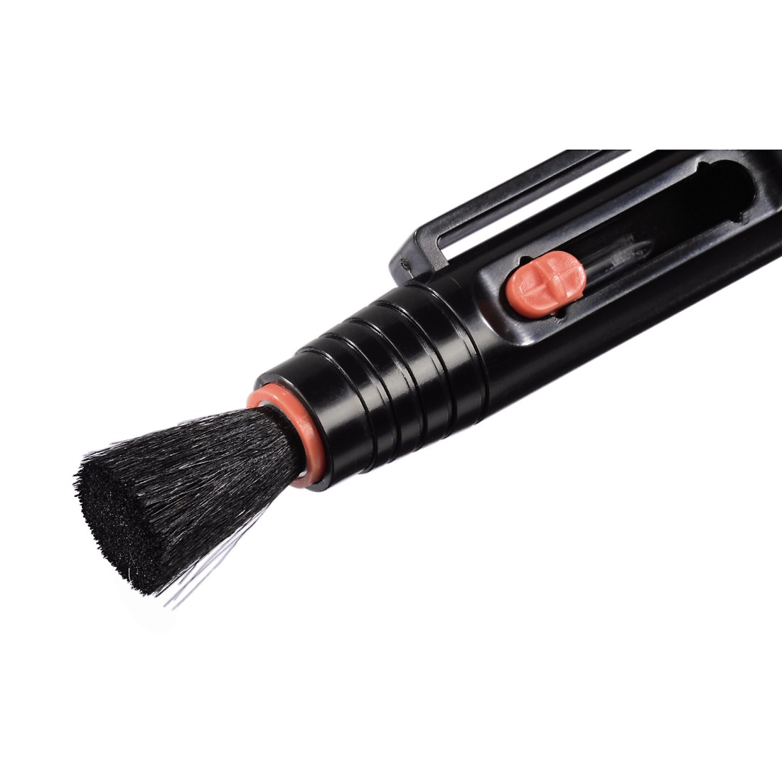 Ein schwarzer Objektiv-Reinigungstift mit Bürste und Reinigungsspitze.