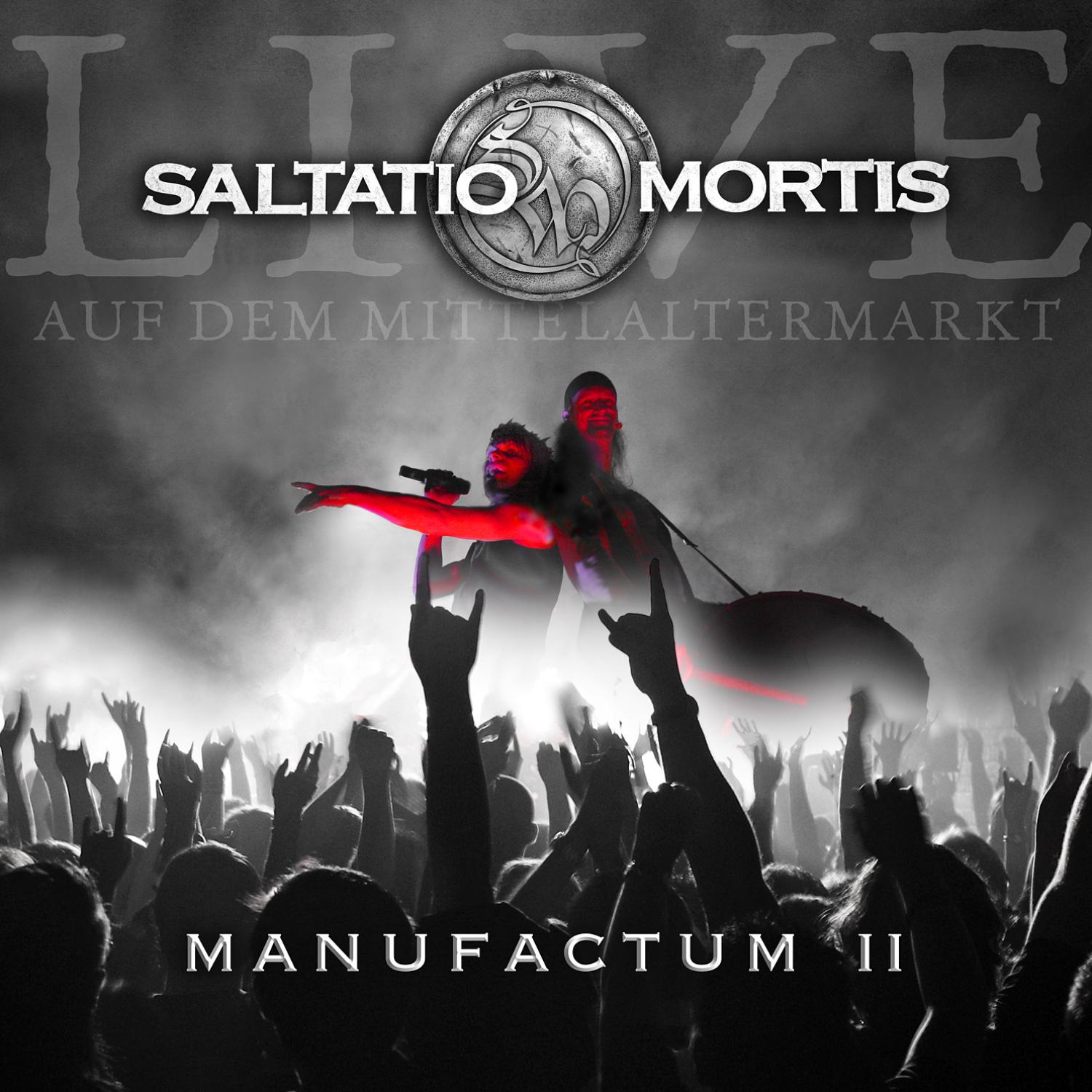 Albumcover mit einer Band, die live auf der Bühne spielt, mit einer Menschenmenge darunter. Dunkle und rote Farben sind vorhanden.