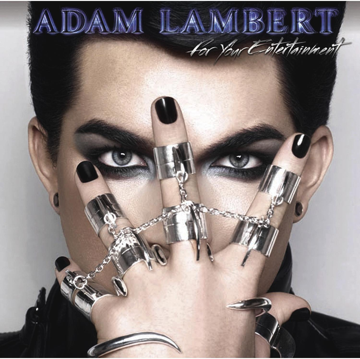 Adam Lambert Albumcover, der Künstler bedeckt sein Gesicht mit silbernen Ringen.