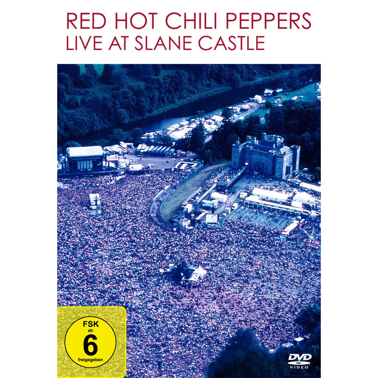 Albumcover: Red Hot Chili Peppers, Live at Slane Castle, Menge vor Burg.