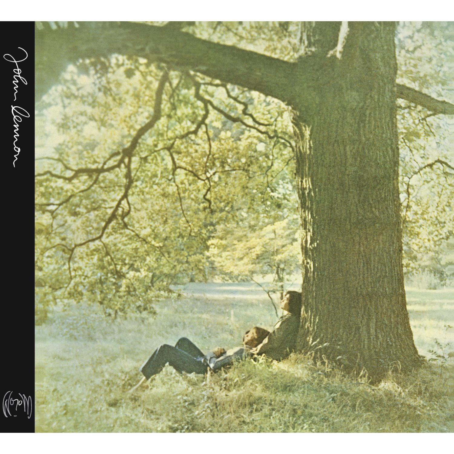 Pochette d'album : John Lennon et une autre personne allongés sous un arbre, dans un champ vert.